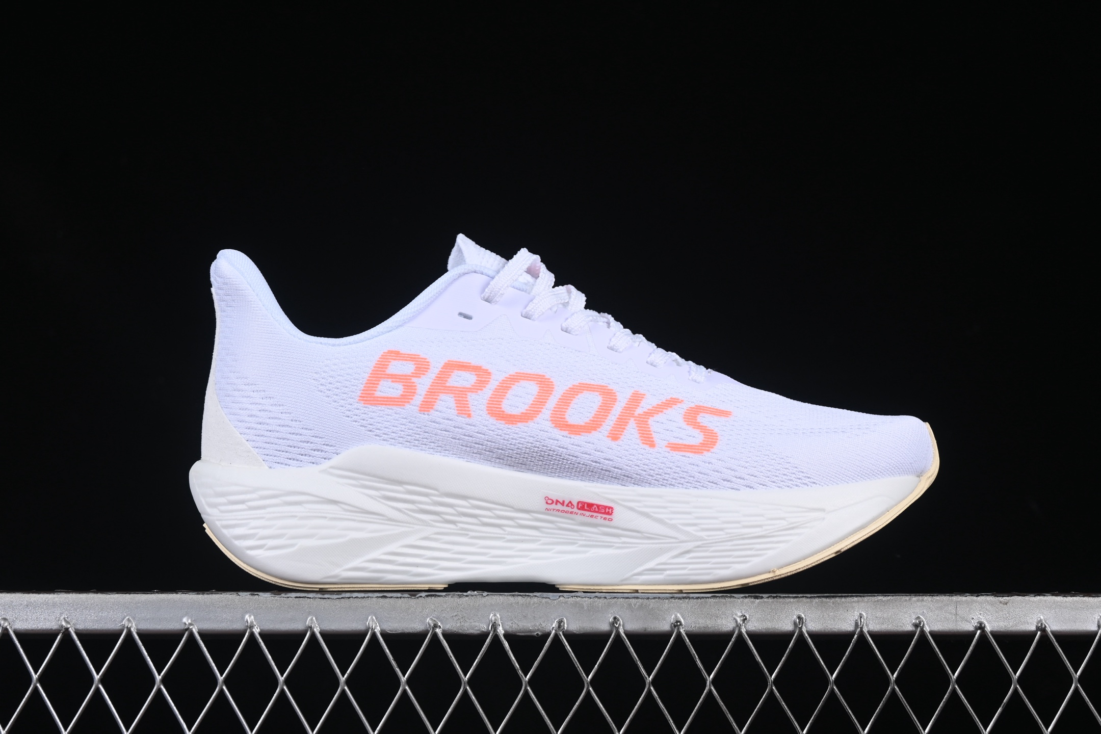 💰240纯原
Brooks Hyperion Max 2 布鲁克斯 烈风2 减震竞速马拉松专业跑鞋 1204231B173
尺码：40 40.5 41 42 42.5 43 44 44.5 45 J.D4