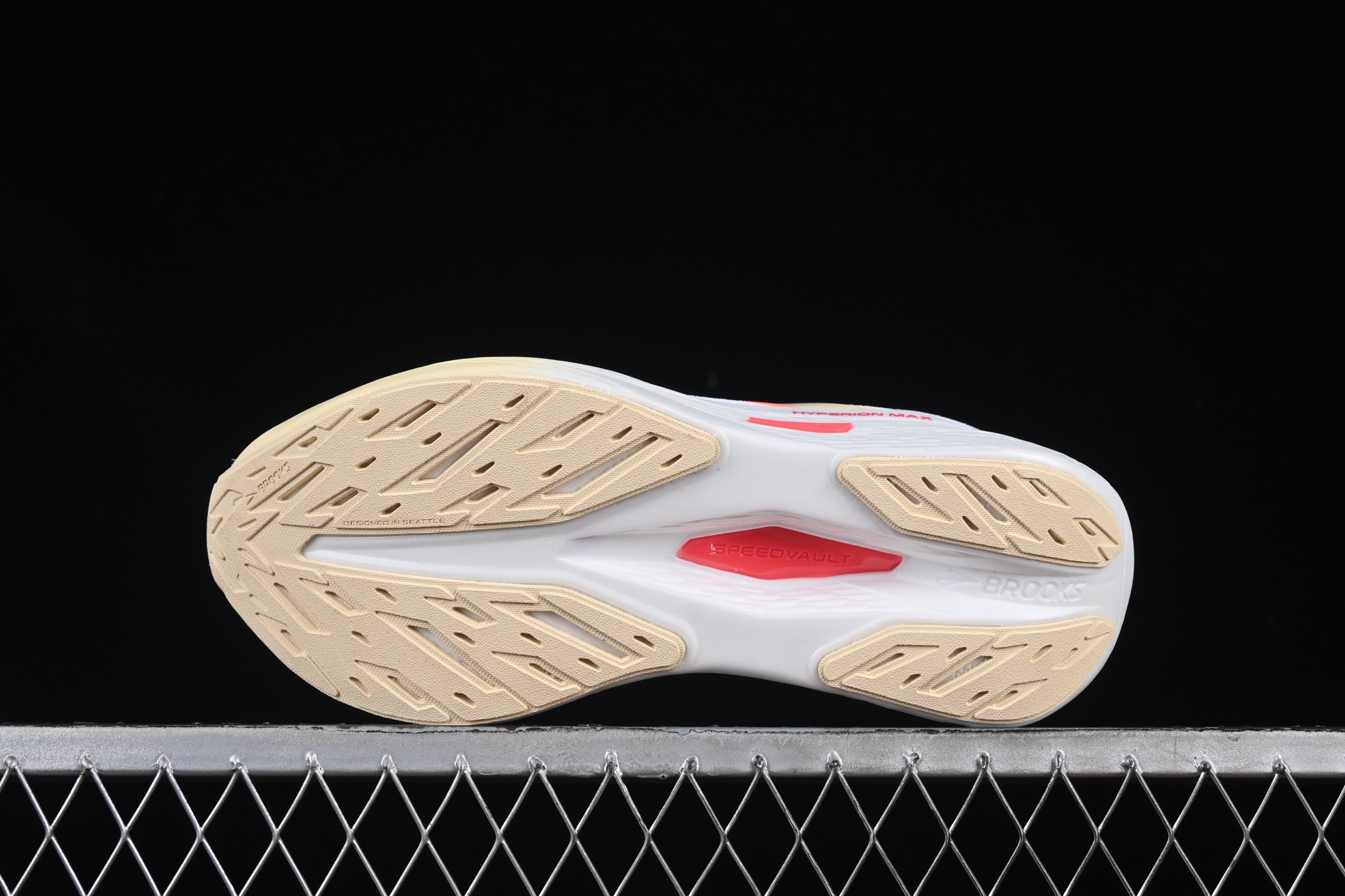 💰240纯原
Brooks Hyperion Max 2 布鲁克斯 烈风2 减震竞速马拉松专业跑鞋 1204231B173
尺码：40 40.5 41 42 42.5 43 44 44.5 45 J.D4