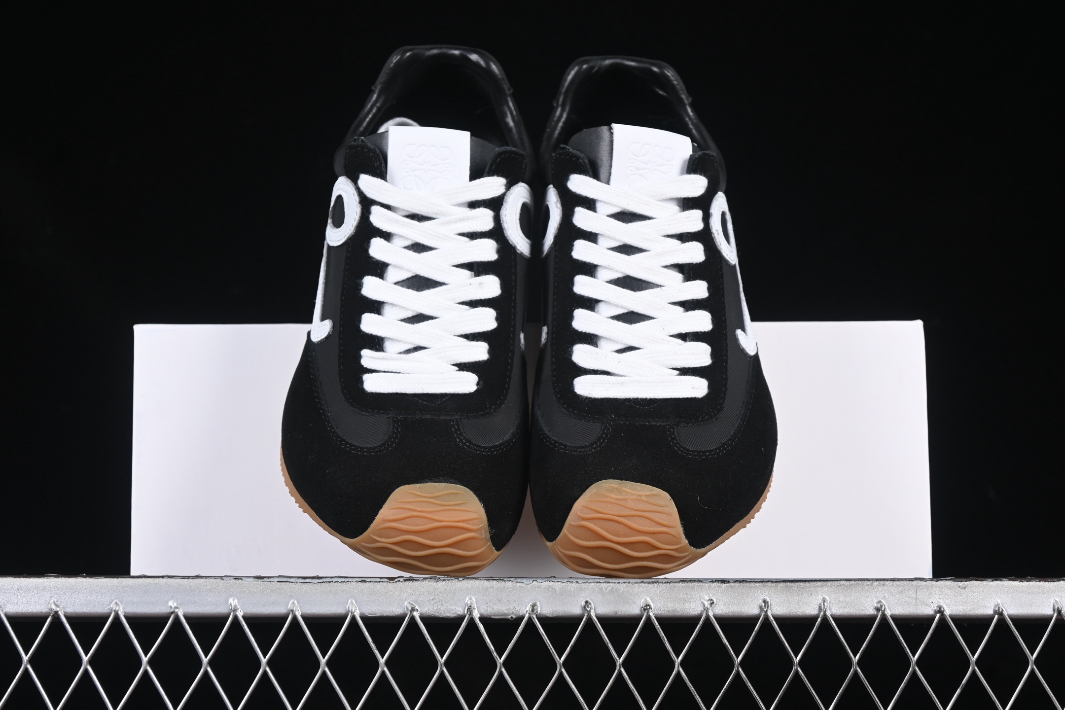 💰260公司级💰400纯原
 Loewe Ballet Runner 2.0 Sneakers 罗意威 芭蕾舞2.0系列阿甘复古风德训薄底百搭休闲运动鞋 Black White
尺码：36 37 38 39 40 N.D4