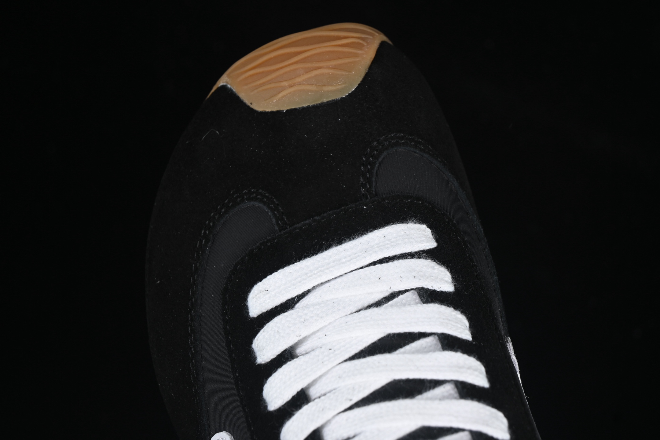 💰260公司级💰400纯原
 Loewe Ballet Runner 2.0 Sneakers 罗意威 芭蕾舞2.0系列阿甘复古风德训薄底百搭休闲运动鞋 Black White
尺码：36 37 38 39 40 N.D4