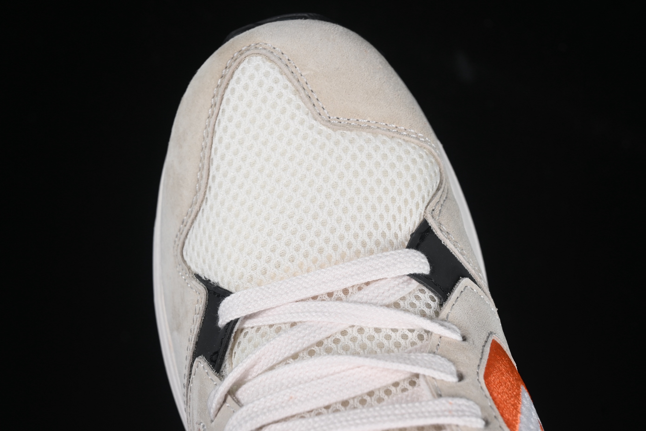 💰170纯原
Converse Wave Trainer OX 舒适防滑耐磨 复古休闲通勤跑鞋 A12835C
#鞋面采用透气网布材质 搭配部分质感麂皮拼接 层次丰富且不失高级感 鞋身线条设计与鞋侧星星标志相呼应 简约不简单
尺码：35 36 36.5 37 37.5 38 39 39.5 40 41 41.5 42 42.5 43 44 M.C3