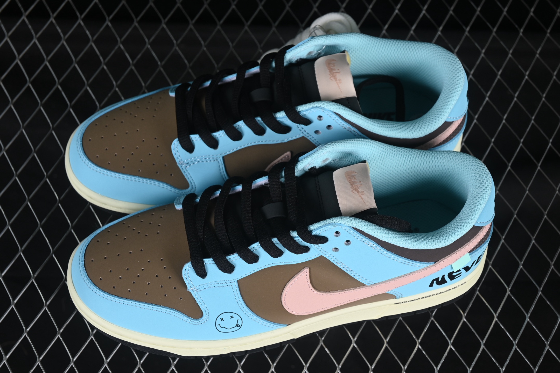  特价 Nike SB Dunk Low 笑脸蓝棕配色 周年高端定制 低帮休闲板鞋 MU0232-366