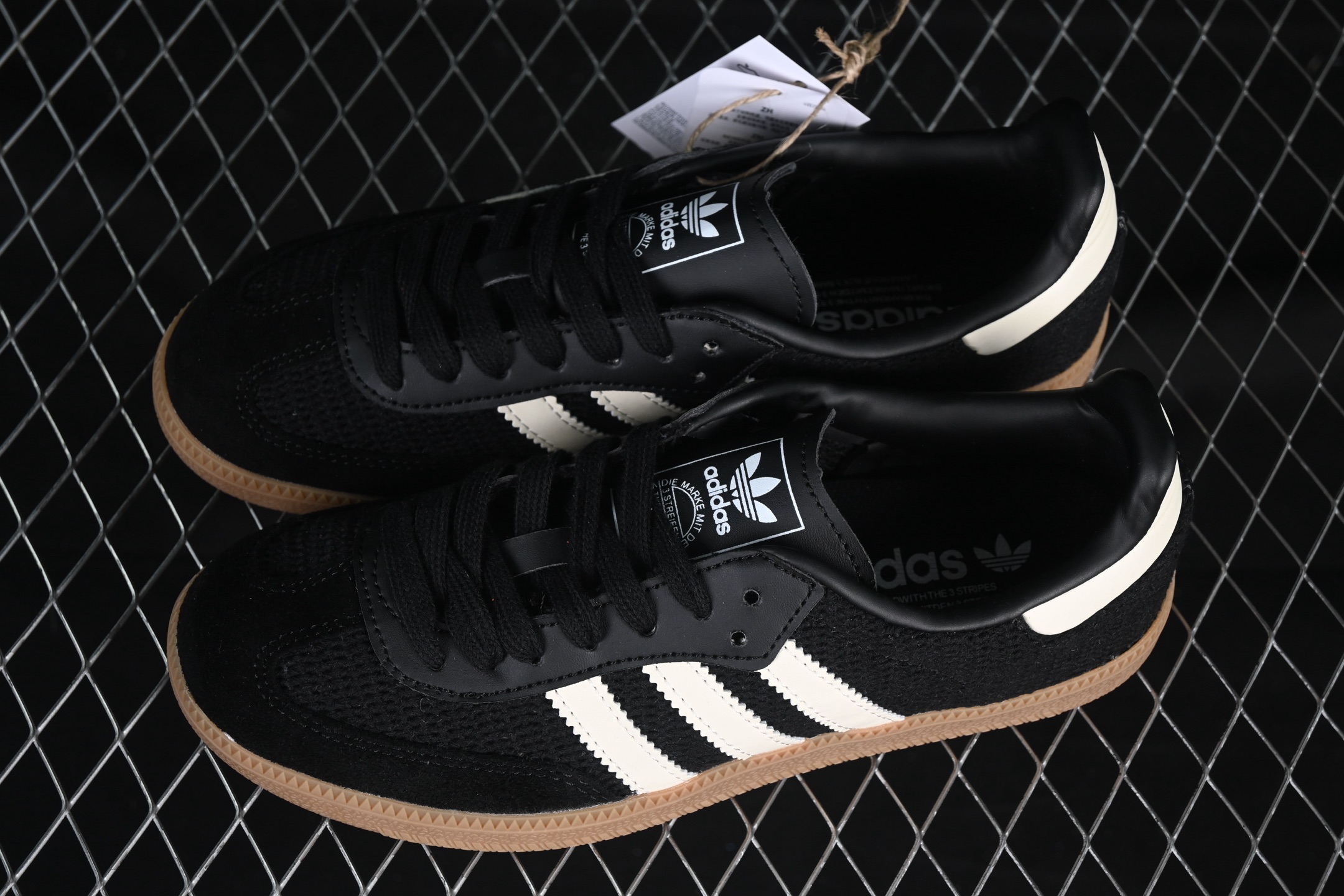 💰180纯原
Adidas Samba OG JQ5141 阿迪三叶草休闲板鞋
#原厂原数据版型 原厂皮料切割干净无任何毛边 鞋型细节完美 超高清洁度
尺码:36 36.5 37 38 38.5 39 40 40.5 41 42 42.5 43 44 44.5 45 Z.C3