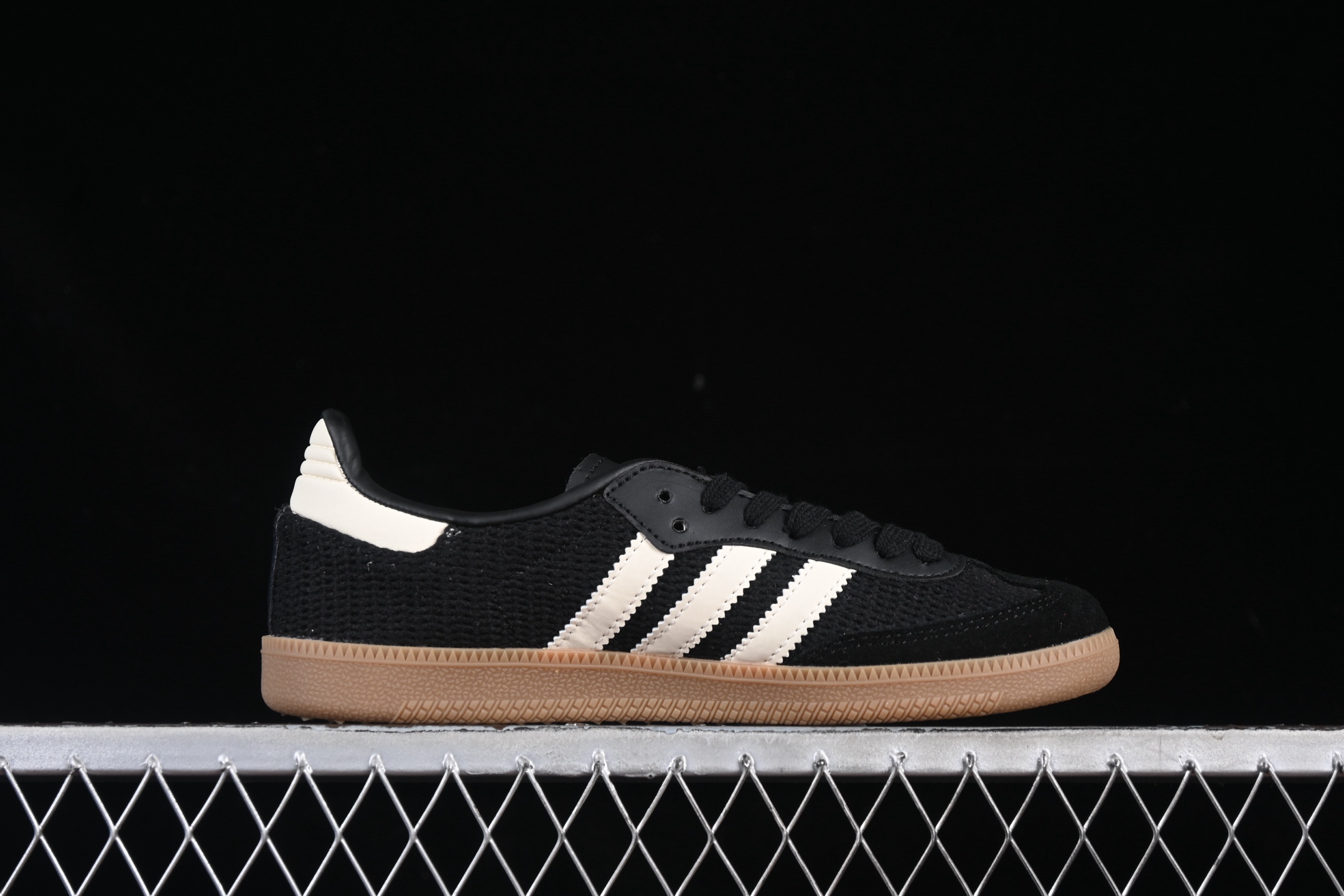 💰180纯原
Adidas Samba OG JQ5141 阿迪三叶草休闲板鞋
#原厂原数据版型 原厂皮料切割干净无任何毛边 鞋型细节完美 超高清洁度
尺码:36 36.5 37 38 38.5 39 40 40.5 41 42 42.5 43 44 44.5 45 Z.C3