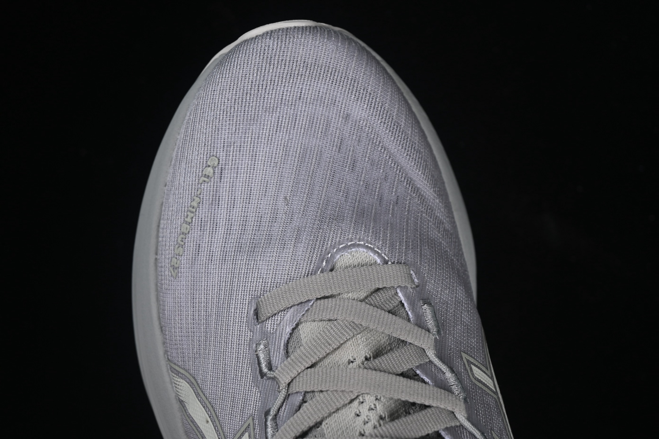 💰240纯原
 Asics Gel-Nimbus 27 亚瑟士复古透气休闲鞋缓震男子耐磨跑步鞋 1011B958-020
尺码：36 37 37.5 38 39 39.5 40 40.5 41.5 42 42.5 43.5 44 45 B.D4