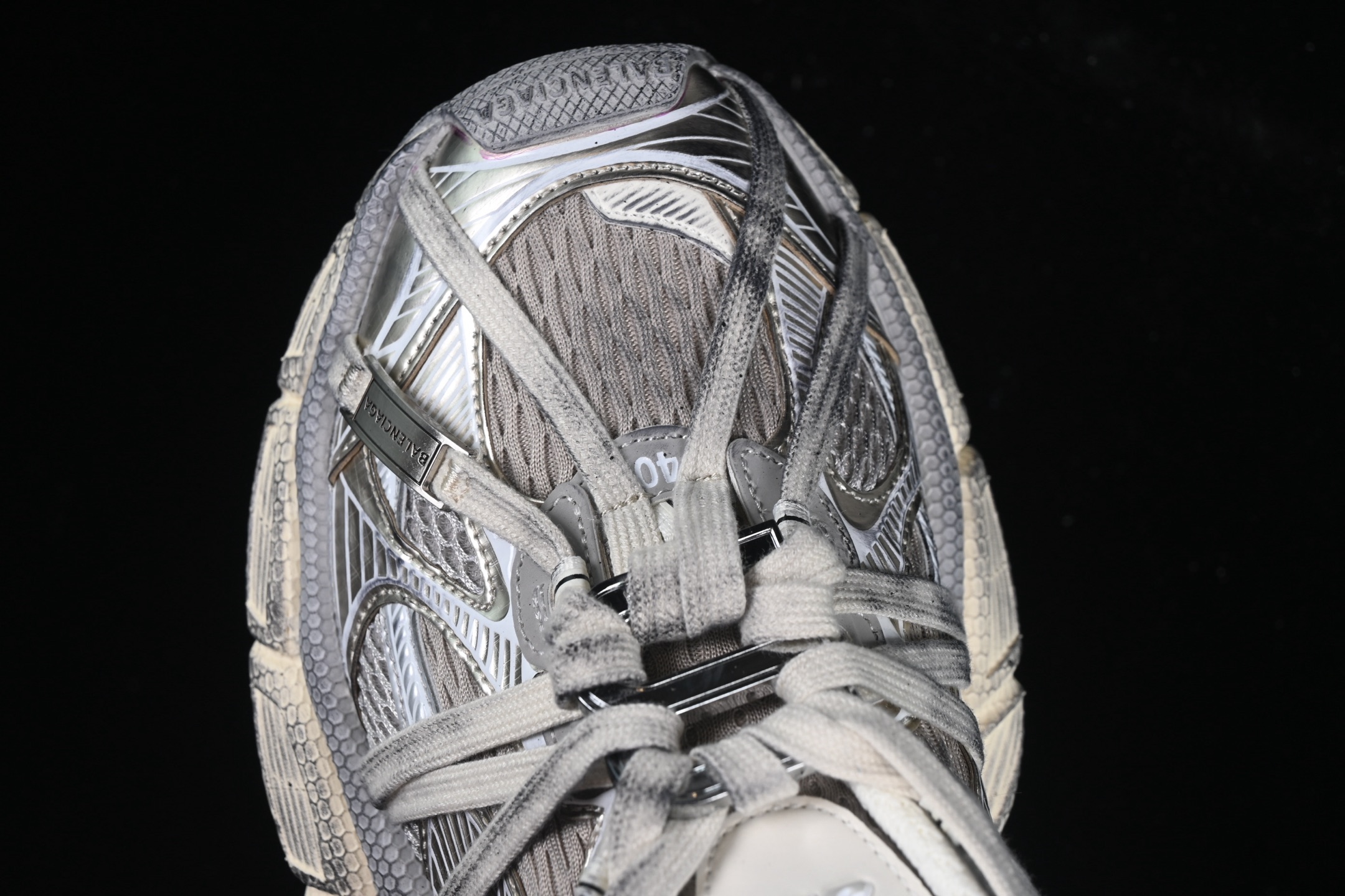 💰480纯原
 Balenciaga Phantom Sneaker 3XL 官方同步 巴黎世家十代 潮流跑鞋 W3XCH9191
#增加全新设计 在延续 Track Trainer 户外轮廓和复杂鞋面结构的同时，新版本在后跟位置增加了透明带的部件
尺码：35 36 37 38 39 40 41 42 43 44 45 46 3.E5