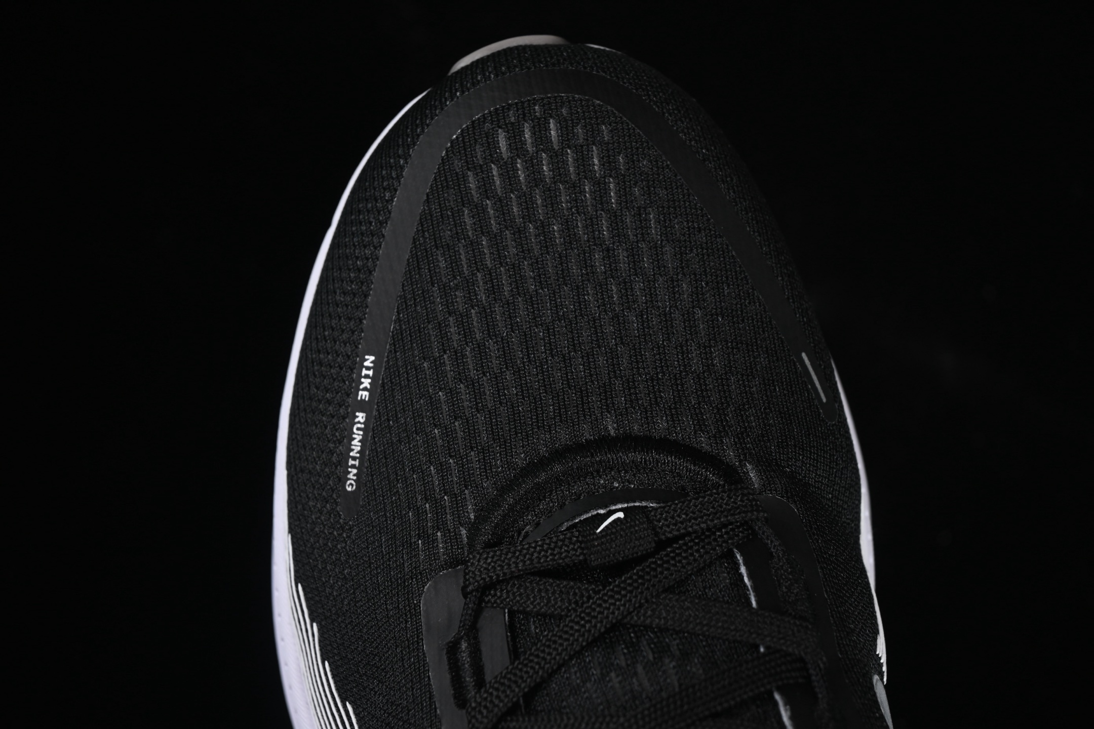 💰240纯原
Nk Air Zoom Vomero 18 登月18 2025新款缓震休闲跑鞋 HM6806-007
#内置全新缓震Zoom气垫
尺码：36 36.5 37.5 38 38.5 39 40 40.5 41 42 42.5 43 44 44.5 45 K.D4