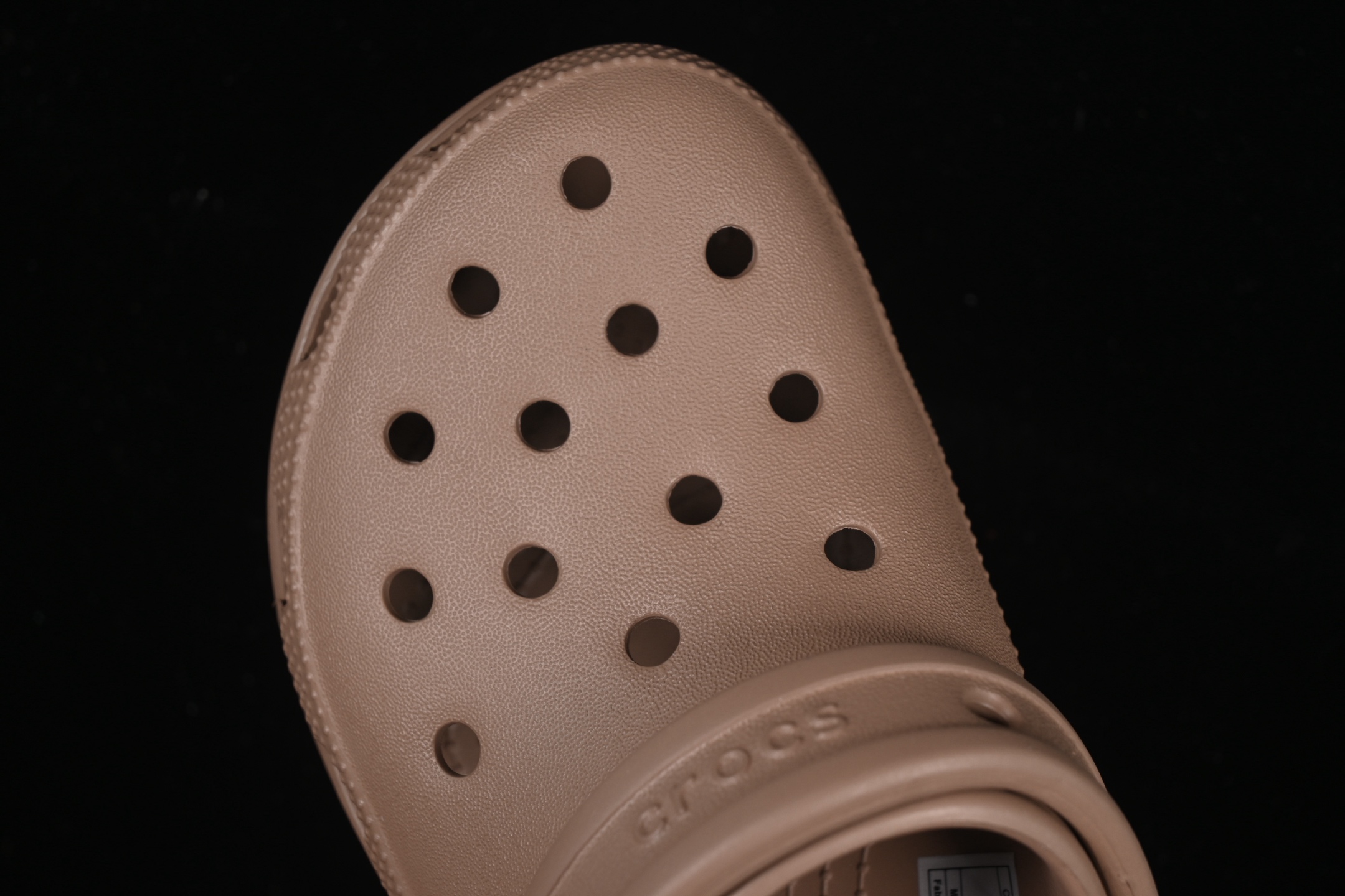 💰140纯原
Crocs Classic Clog 经典云朵 克骆格复古沙滩洞洞鞋
#如需配件+¥20 #东莞原厂 欧洲订单 无盒软包 同步官方尺码 #经典克骆格升级的进阶版,添加特征性厚底,让脚部线条更纤细,深受消费者的喜爱。不仅如此,可调节的后跟带可以随心点缀自己喜欢的智必星,表达个性。
#如果您需要一点额外的“高度”,云朵克骆格是您不错的选择。CrosliteM 材料,封闭式细胞树脂,能够在体温作用下自动变形以适应脚部形状。提供轻质缓冲和舒适性,易于清洁,抓地力强,不易打滑。
尺码:W5(34-35)W6(36-37)W7(37-38)W8(38-39)W9(39-40)标准码 B.D4