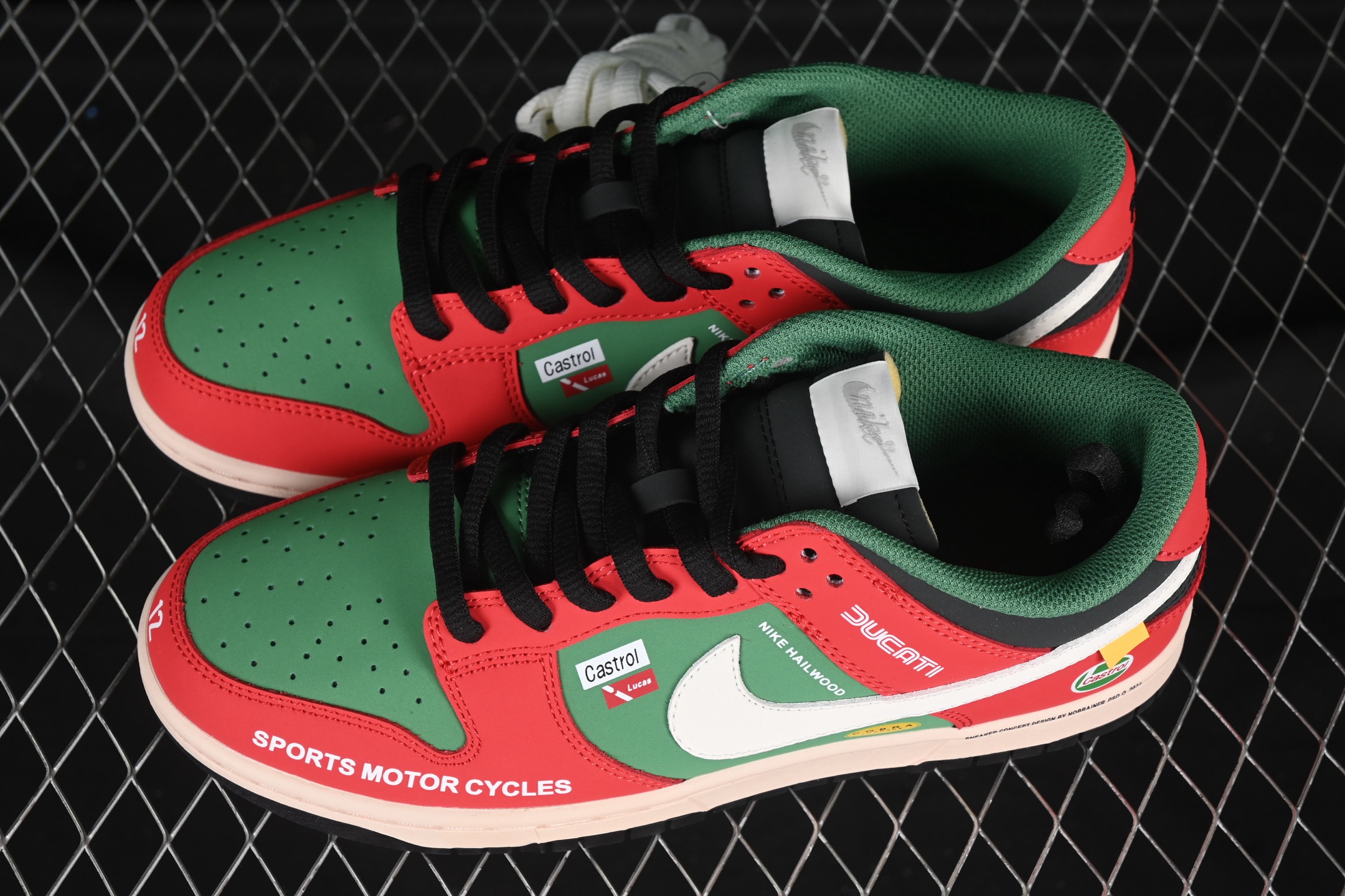  特价 Nike SB Dunk Low 赛车红绿配色 周年高端定制 低帮休闲板鞋 MU0232-361