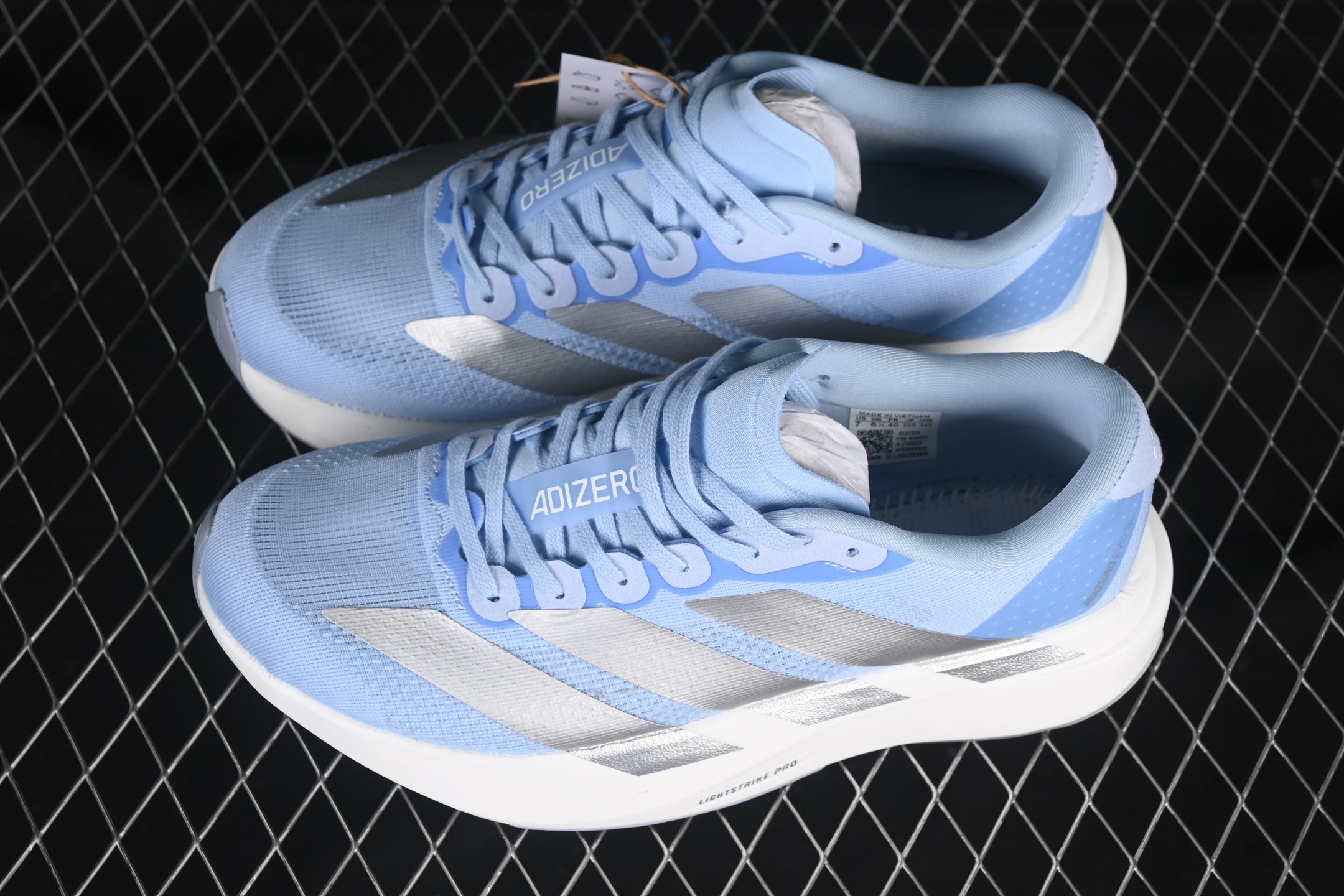 💰200公司级💰240纯原
Ad Adizero Evo SL JS4453 阿迪超轻透气缓震跑鞋
#以令人难以置信的138克重量,刷新了跑鞋轻量化的记录,阿迪在材料科学和工艺技术上的深厚积累。
#全新鞋款采用Lightweight Upper材料,让穿着者几乎能够体验到一种"裸足"的感觉
尺码:36 36.5 37 38 38.5 39 40 40.5 41 42 42.5 43 44 44.5 45 G.D4