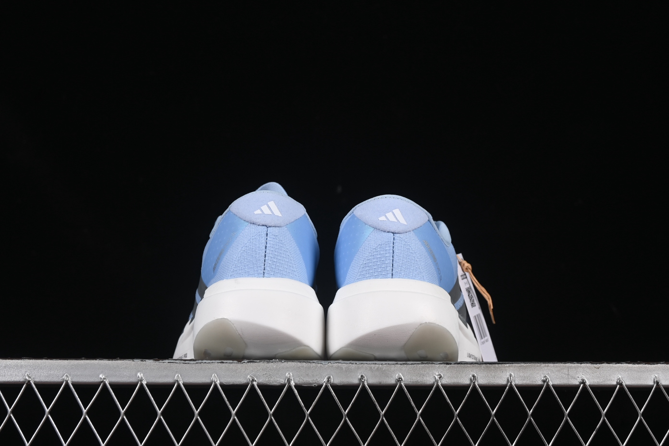 💰200公司级💰240纯原
Ad Adizero Evo SL JS4453 阿迪超轻透气缓震跑鞋
#以令人难以置信的138克重量,刷新了跑鞋轻量化的记录,阿迪在材料科学和工艺技术上的深厚积累。
#全新鞋款采用Lightweight Upper材料,让穿着者几乎能够体验到一种"裸足"的感觉
尺码:36 36.5 37 38 38.5 39 40 40.5 41 42 42.5 43 44 44.5 45 G.D4