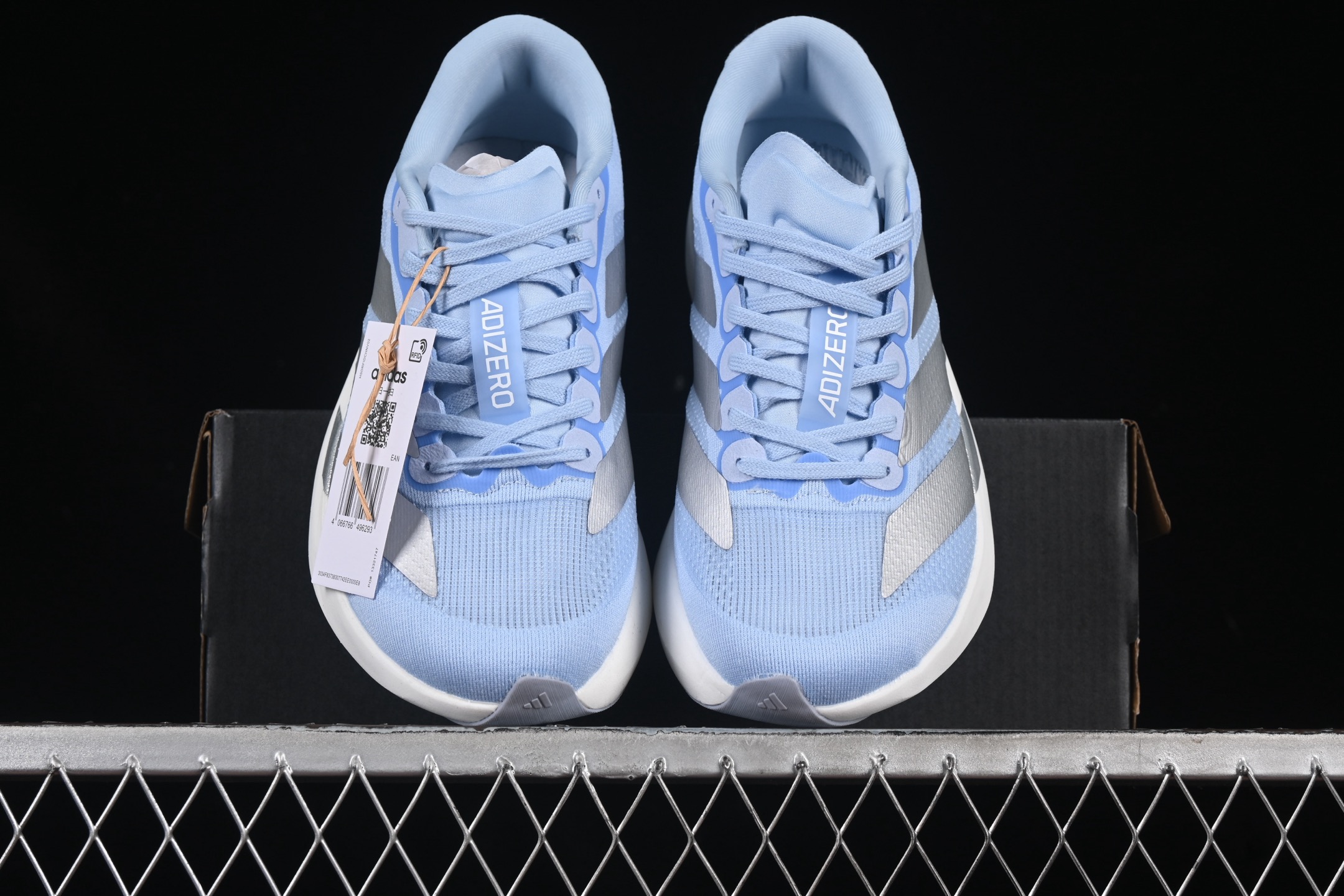 💰200公司级💰240纯原
Ad Adizero Evo SL JS4453 阿迪超轻透气缓震跑鞋
#以令人难以置信的138克重量,刷新了跑鞋轻量化的记录,阿迪在材料科学和工艺技术上的深厚积累。
#全新鞋款采用Lightweight Upper材料,让穿着者几乎能够体验到一种"裸足"的感觉
尺码:36 36.5 37 38 38.5 39 40 40.5 41 42 42.5 43 44 44.5 45 G.D4
