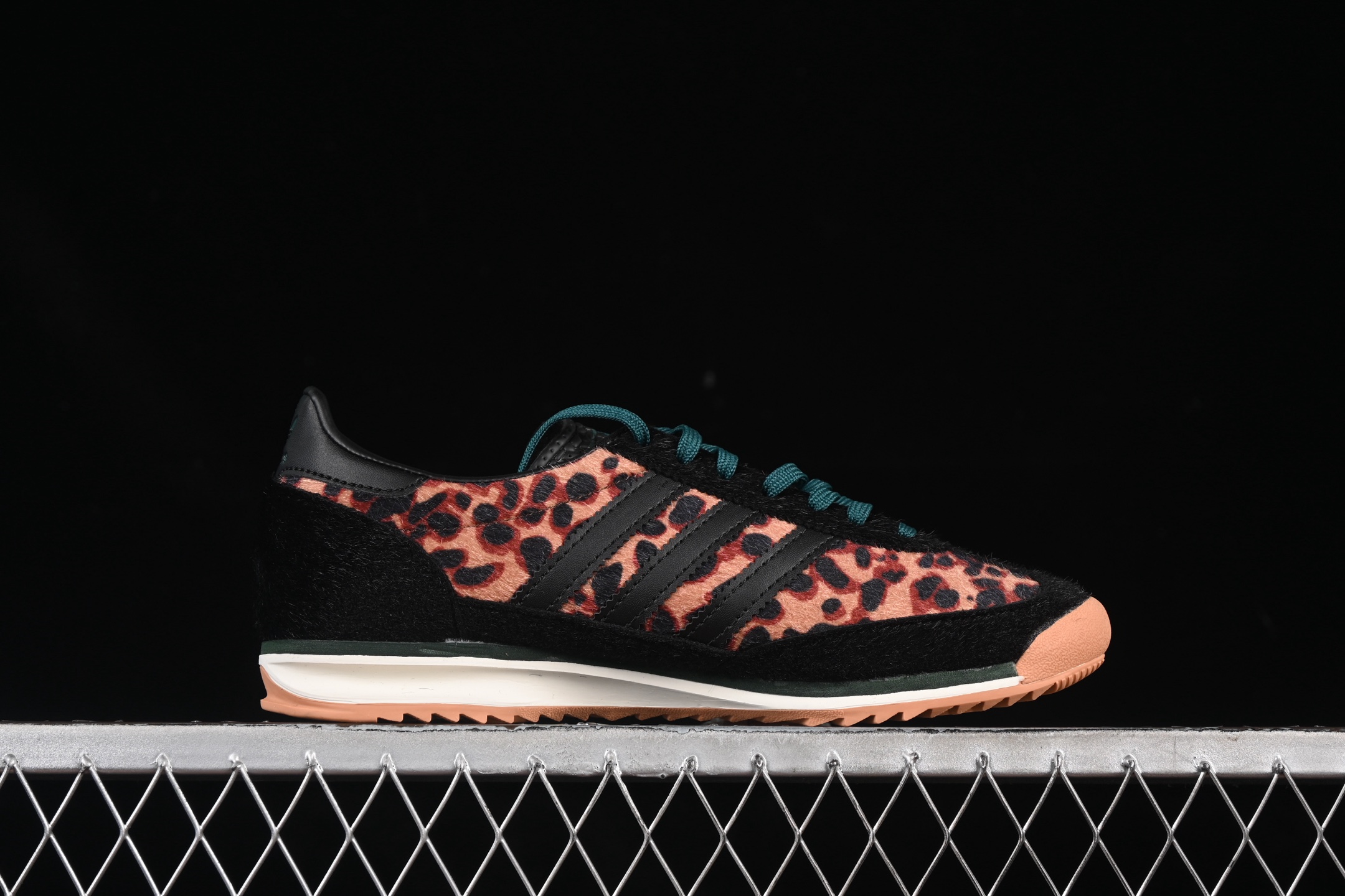 💰200纯原
 Adidas Originals SL 72 RS JI0187 阿迪经典复古慢跑鞋
尺码：36 36.5 37 38 38.5 39 40 40.5 41 42 42.5 43 44 44.5 45 Z.C3