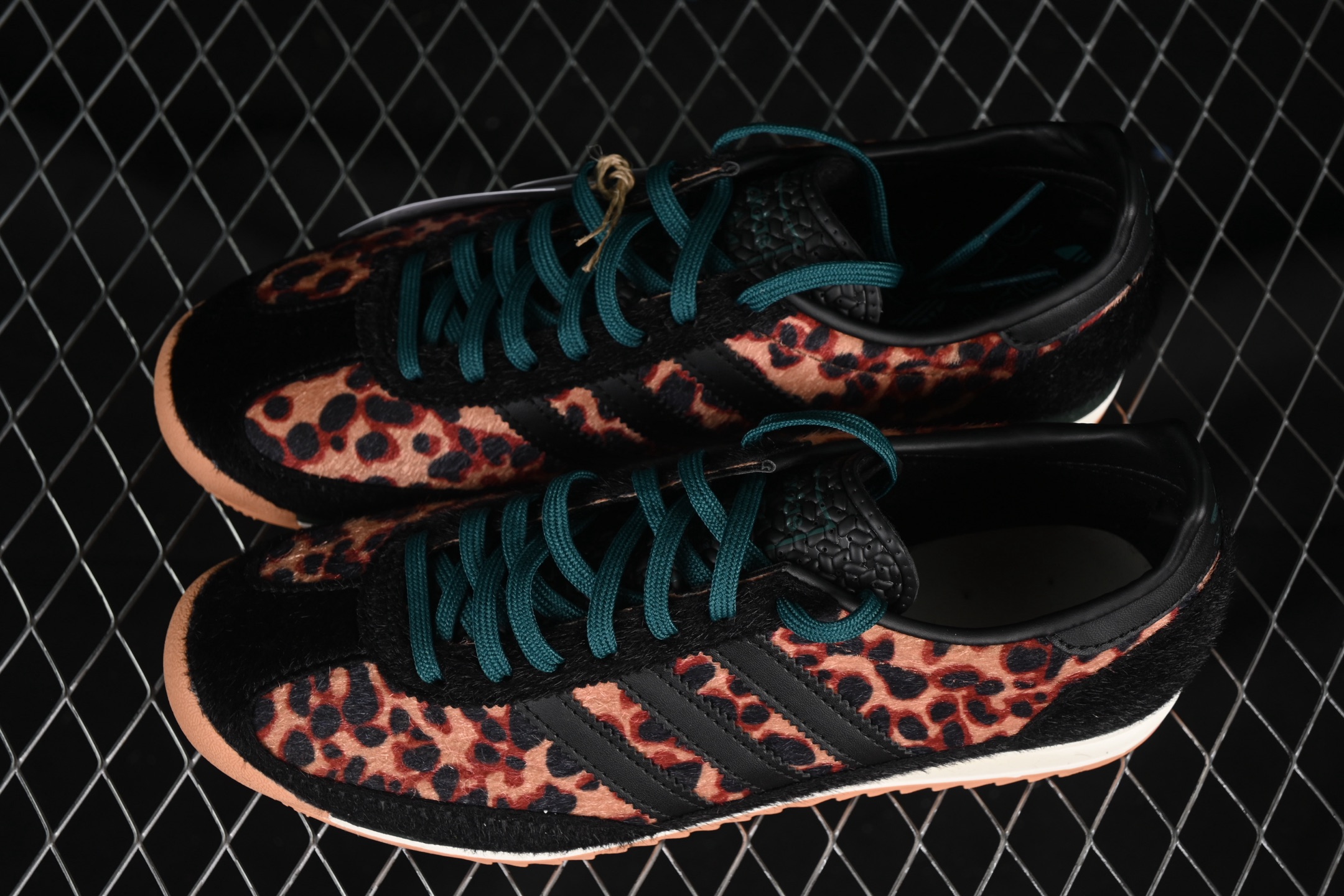 💰200纯原
 Adidas Originals SL 72 RS JI0187 阿迪经典复古慢跑鞋
尺码：36 36.5 37 38 38.5 39 40 40.5 41 42 42.5 43 44 44.5 45 Z.C3