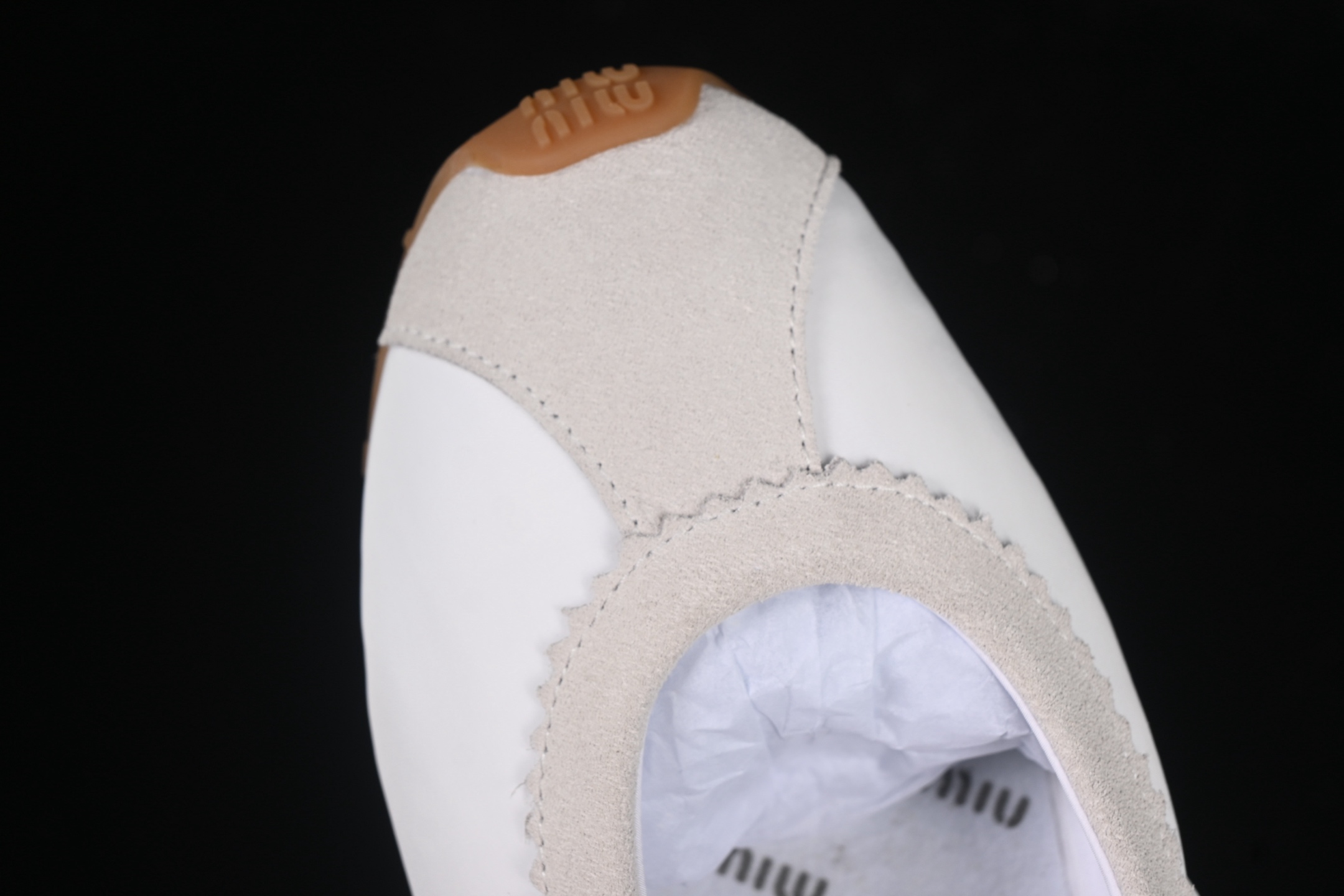 💰300纯原
 MiuMiu 意大利奢侈品牌/缪缪 玛丽珍芭蕾舞鞋
尺码：35 36 37 38 39 40 99D4