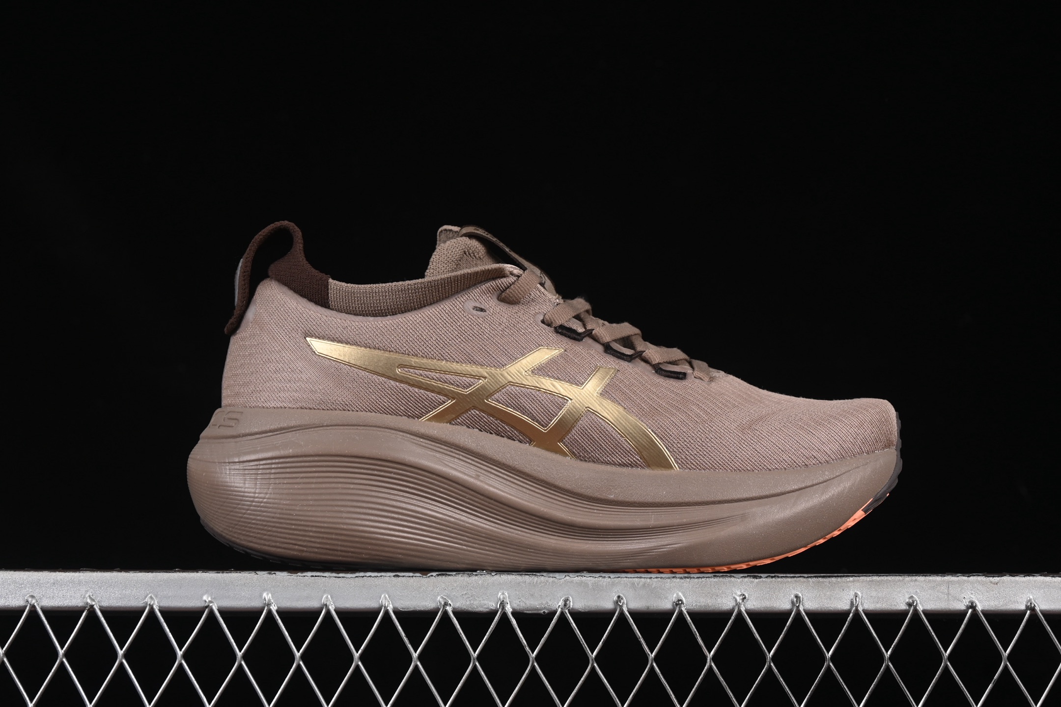 💰240纯原
Asics Gel-Nimbus 27 亚瑟士复古透气休闲鞋缓震男子耐磨跑步鞋 1012B816-020
尺码：36 37 37.5 38 39 39.5 40 40.5 41.5 42 42.5 43.5 44 45 B.D4