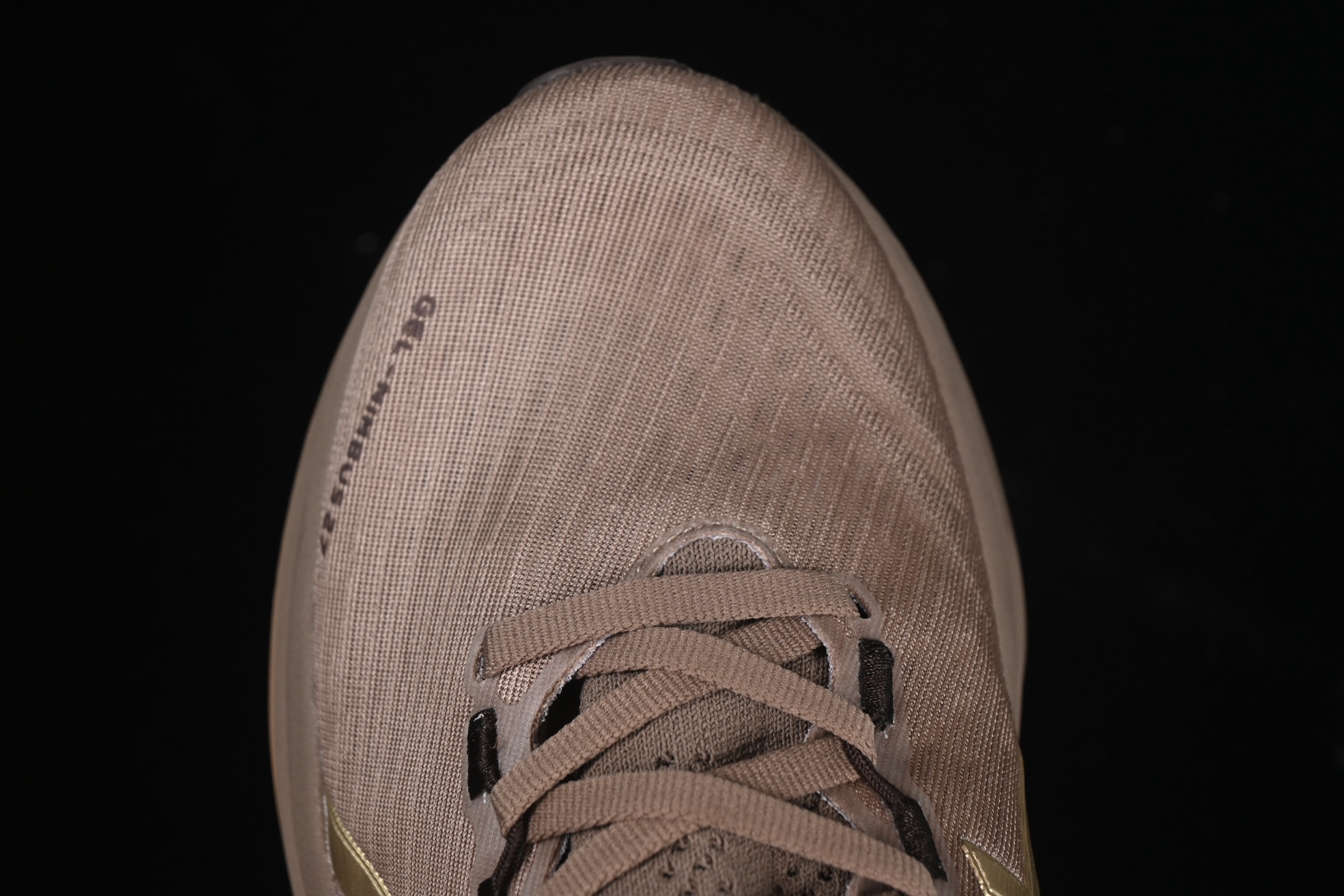 💰240纯原
Asics Gel-Nimbus 27 亚瑟士复古透气休闲鞋缓震男子耐磨跑步鞋 1012B816-020
尺码：36 37 37.5 38 39 39.5 40 40.5 41.5 42 42.5 43.5 44 45 B.D4