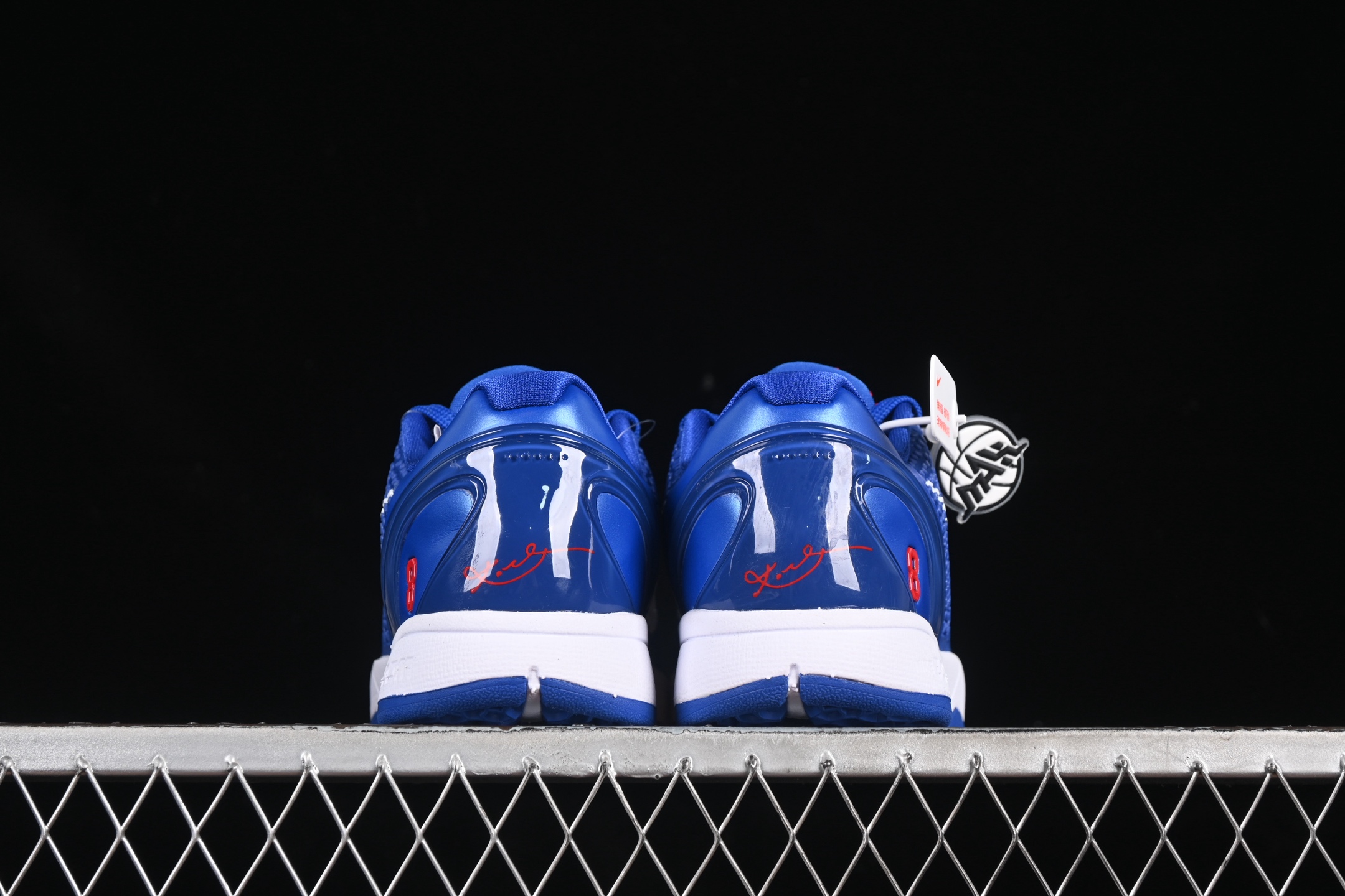 💰380纯原版本 Nk Kobe VI Protro 6 科比6代 道奇限定 男子实战篮球鞋 CW2190-400
#PROTRO复刻版开发货品 全鞋身材料卡色独家定制 SWOOSH 蛇鳞 正确珠光效果(内嵌珍珠粉)
#前掌ZOOM TURBO 后掌马蹄zoom缓震 内置全真动态飞线 独家复刻U型缓震垫带独立钢印十年情怀 这里完美落地 致力打造最强ZK系列!
尺码:39 40 40.5 41 42 42.5 43 44 44.5 45 46 47.5 F.E5
