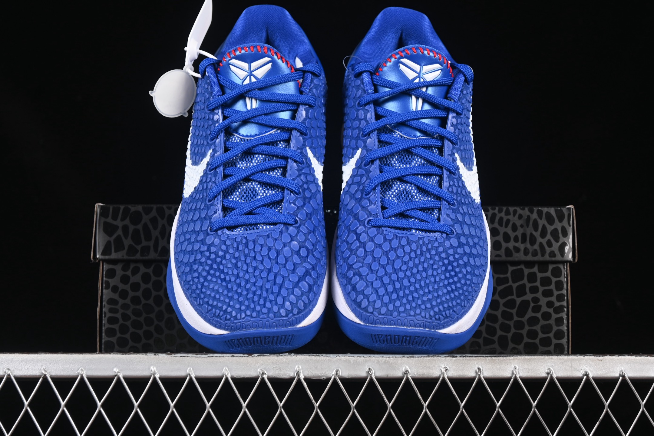 💰380纯原版本 Nk Kobe VI Protro 6 科比6代 道奇限定 男子实战篮球鞋 CW2190-400
#PROTRO复刻版开发货品 全鞋身材料卡色独家定制 SWOOSH 蛇鳞 正确珠光效果(内嵌珍珠粉)
#前掌ZOOM TURBO 后掌马蹄zoom缓震 内置全真动态飞线 独家复刻U型缓震垫带独立钢印十年情怀 这里完美落地 致力打造最强ZK系列!
尺码:39 40 40.5 41 42 42.5 43 44 44.5 45 46 47.5 F.E5