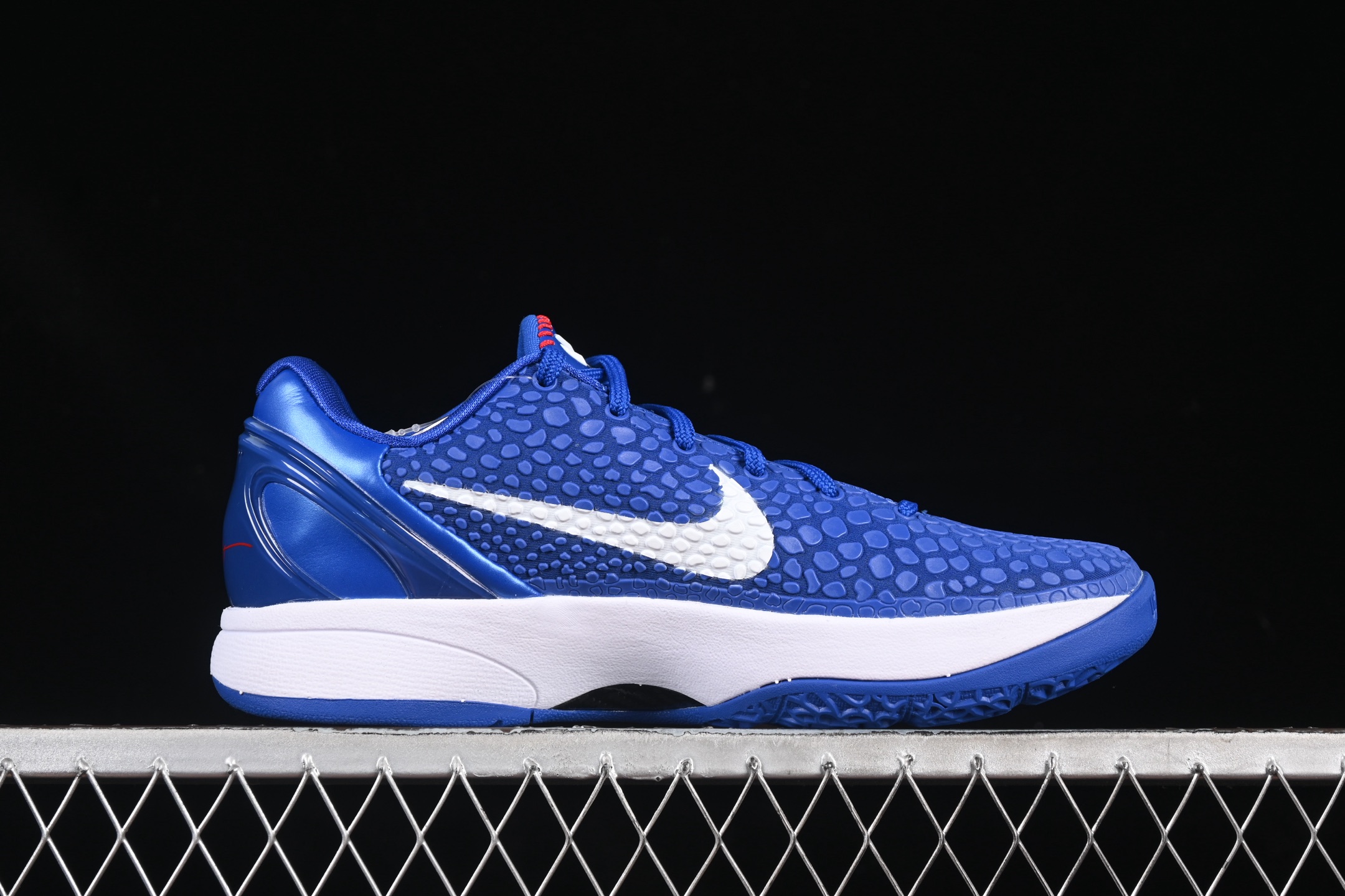 💰380纯原版本 Nk Kobe VI Protro 6 科比6代 道奇限定 男子实战篮球鞋 CW2190-400
#PROTRO复刻版开发货品 全鞋身材料卡色独家定制 SWOOSH 蛇鳞 正确珠光效果(内嵌珍珠粉)
#前掌ZOOM TURBO 后掌马蹄zoom缓震 内置全真动态飞线 独家复刻U型缓震垫带独立钢印十年情怀 这里完美落地 致力打造最强ZK系列!
尺码:39 40 40.5 41 42 42.5 43 44 44.5 45 46 47.5 F.E5