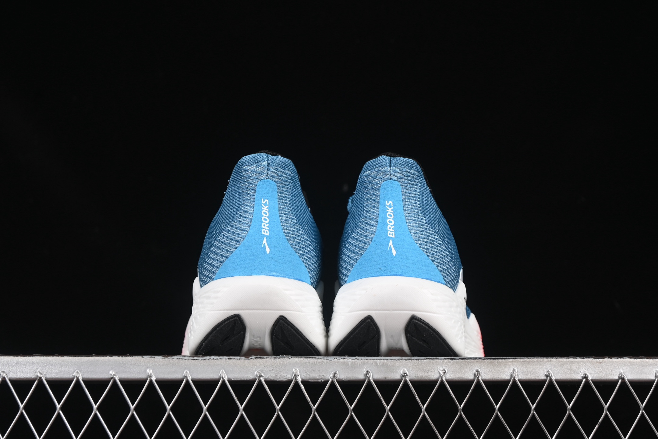💰240纯原
 Brooks Hyperion Max 2 布鲁克斯 烈风2 减震竞速马拉松专业跑鞋 1104341D408
尺码：40 40.5 41 42 42.5 43 44 44.5 45 J.D4