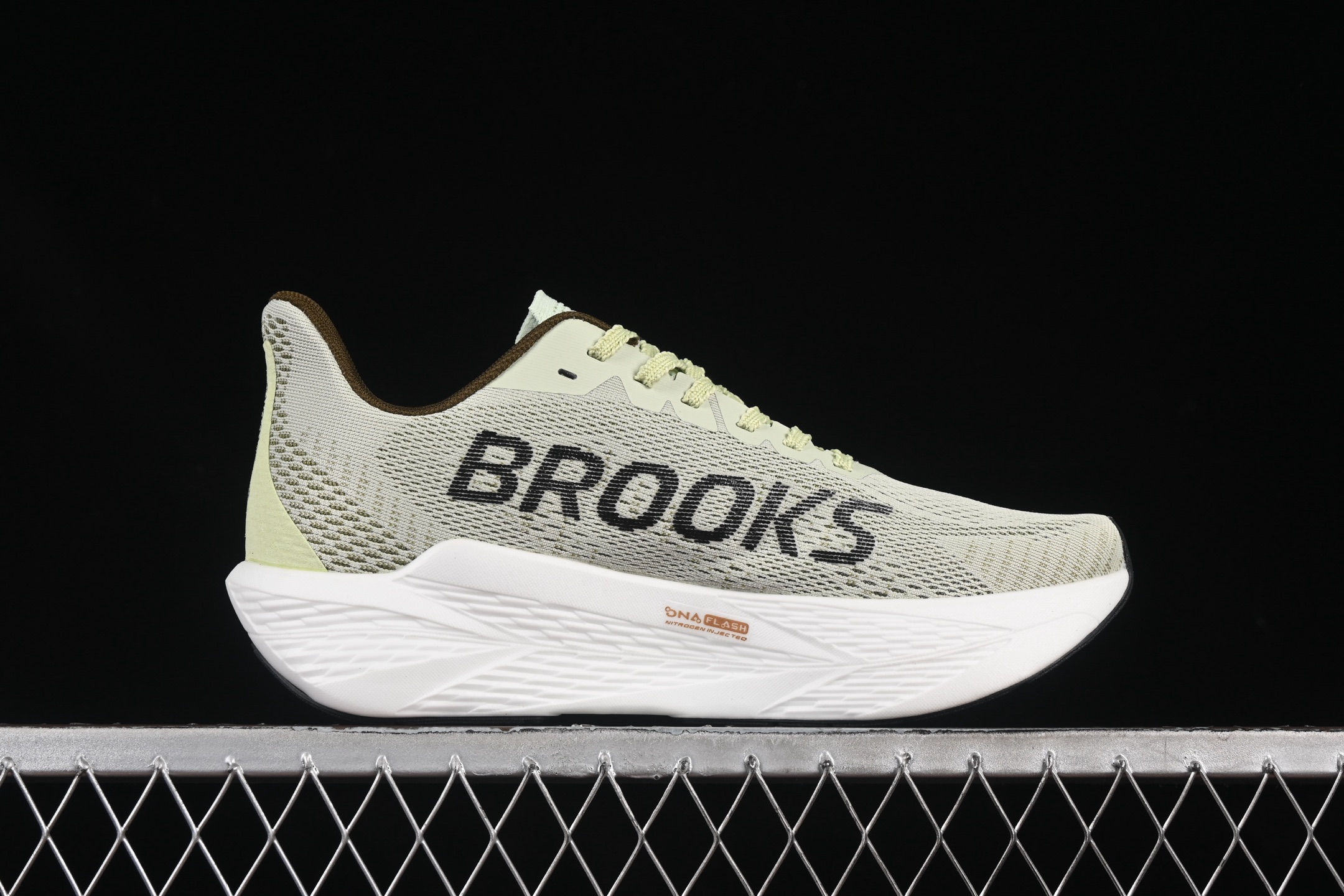 💰240纯原
 Brooks Hyperion Max 2 布鲁克斯 烈风2 减震竞速马拉松专业跑鞋 1104341D406
尺码：40 40.5 41 42 42.5 43 44 44.5 45 J.D4