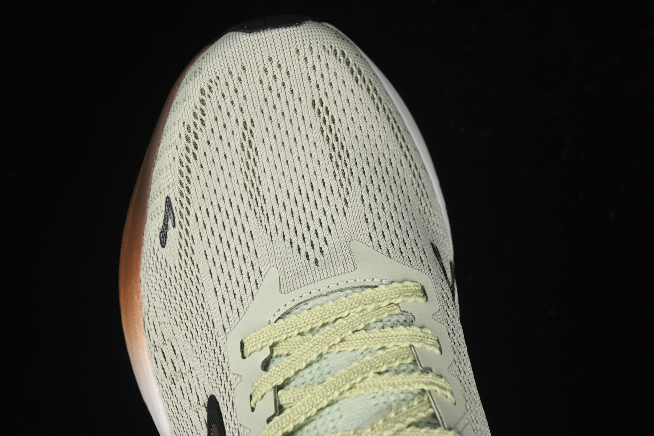 💰240纯原
 Brooks Hyperion Max 2 布鲁克斯 烈风2 减震竞速马拉松专业跑鞋 1104341D406
尺码：40 40.5 41 42 42.5 43 44 44.5 45 J.D4