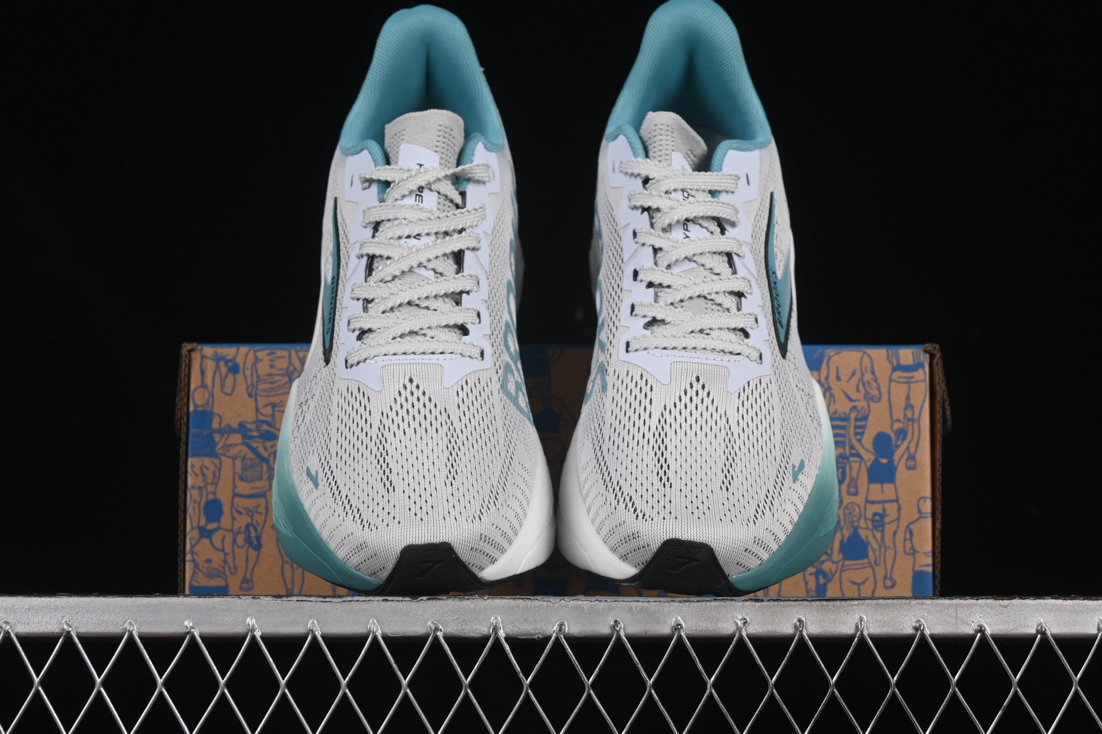 💰240纯原
 Brooks Hyperion Max 2 布鲁克斯 烈风2 减震竞速马拉松专业跑鞋 1104341D403
尺码：40 40.5 41 42 42.5 43 44 44.5 45 J.D4