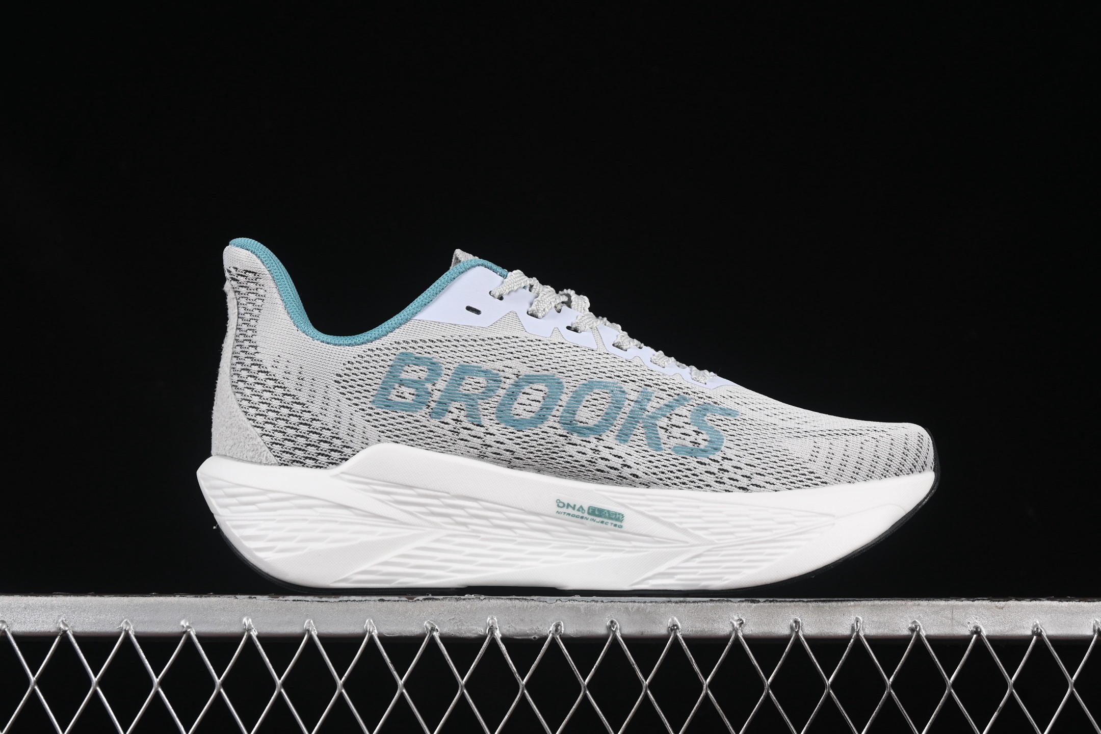 💰240纯原
 Brooks Hyperion Max 2 布鲁克斯 烈风2 减震竞速马拉松专业跑鞋 1104341D403
尺码：40 40.5 41 42 42.5 43 44 44.5 45 J.D4