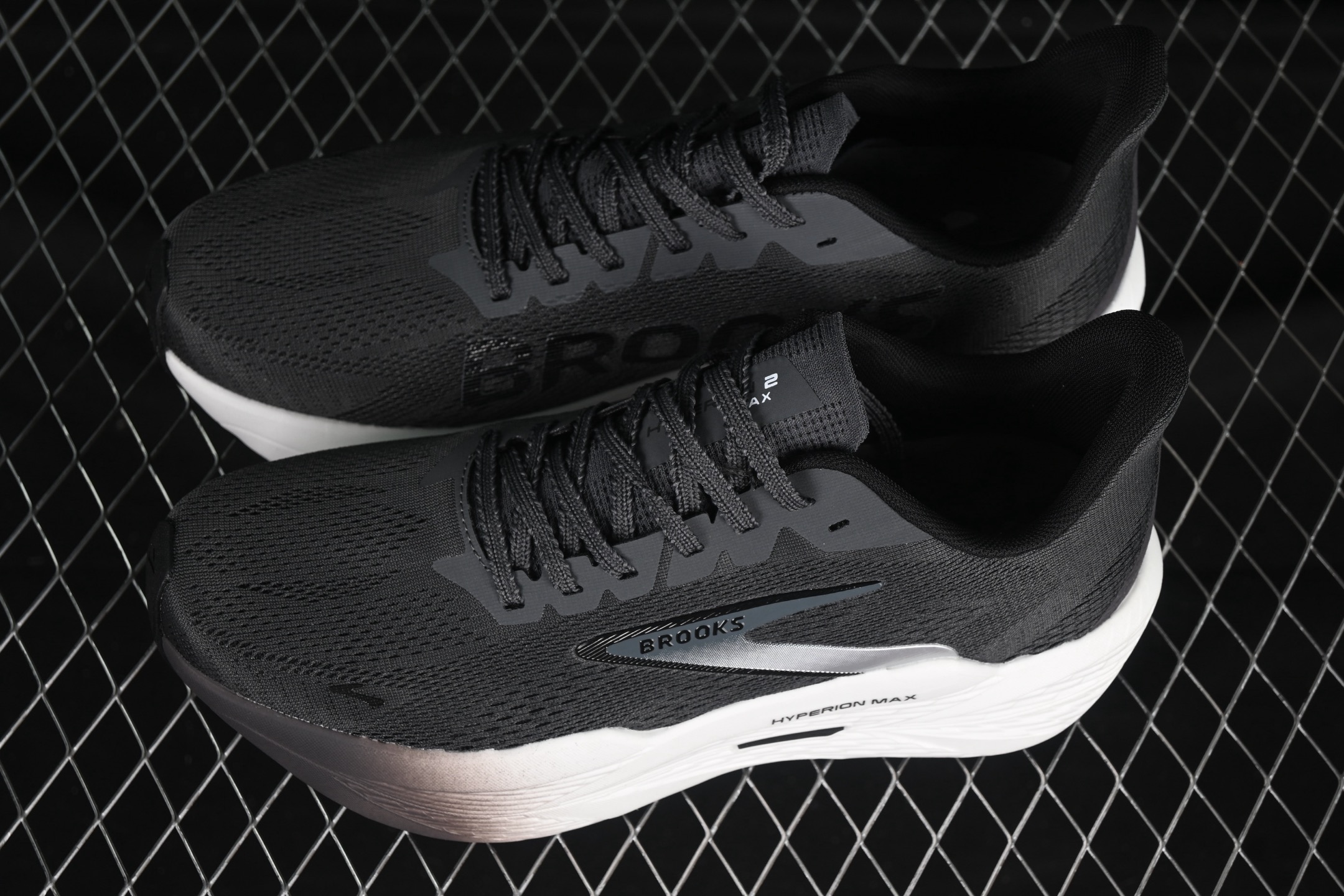 💰240纯原
 Brooks Hyperion Max 2 布鲁克斯 烈风2 减震竞速马拉松专业跑鞋 1104341D402
尺码：40 40.5 41 42 42.5 43 44 44.5 45 J.D4
