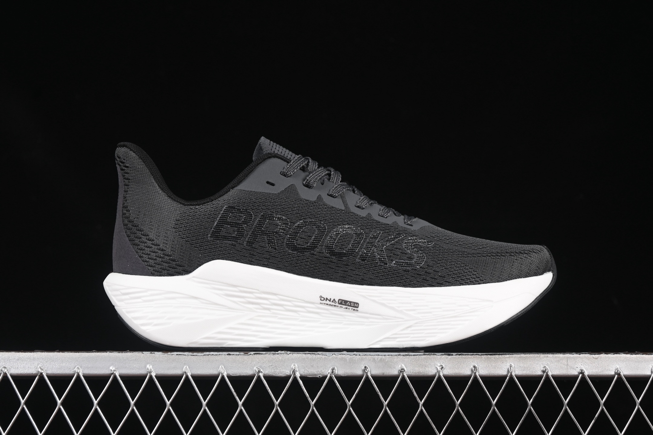 💰240纯原
 Brooks Hyperion Max 2 布鲁克斯 烈风2 减震竞速马拉松专业跑鞋 1104341D402
尺码：40 40.5 41 42 42.5 43 44 44.5 45 J.D4