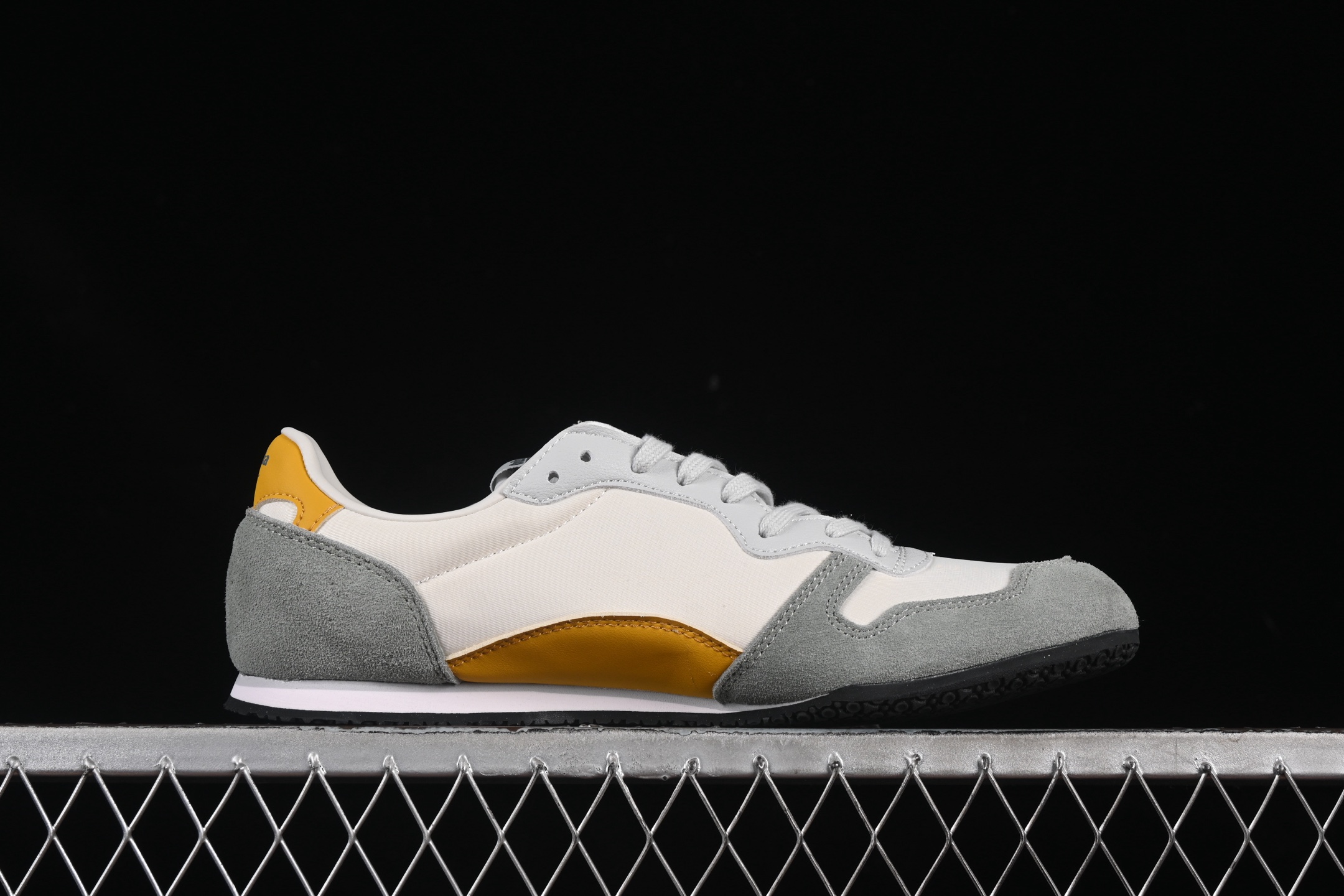 Onitsuka Serrano CL 鬼冢虎 透气舒适休闲鞋 1183B886-200
尺码：36