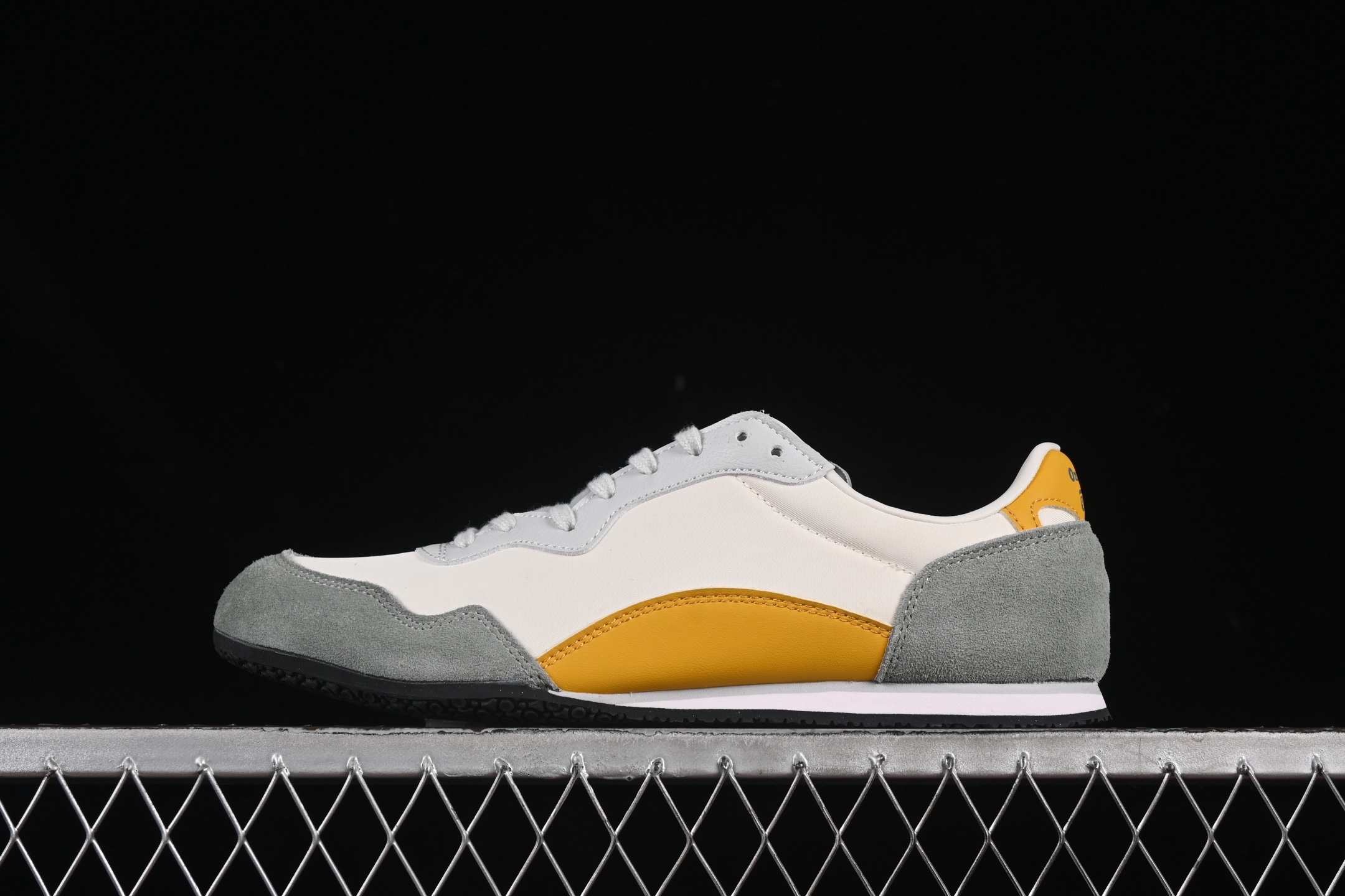  Onitsuka Serrano CL 鬼冢虎 透气舒适休闲鞋 1183B886-200
尺码：36