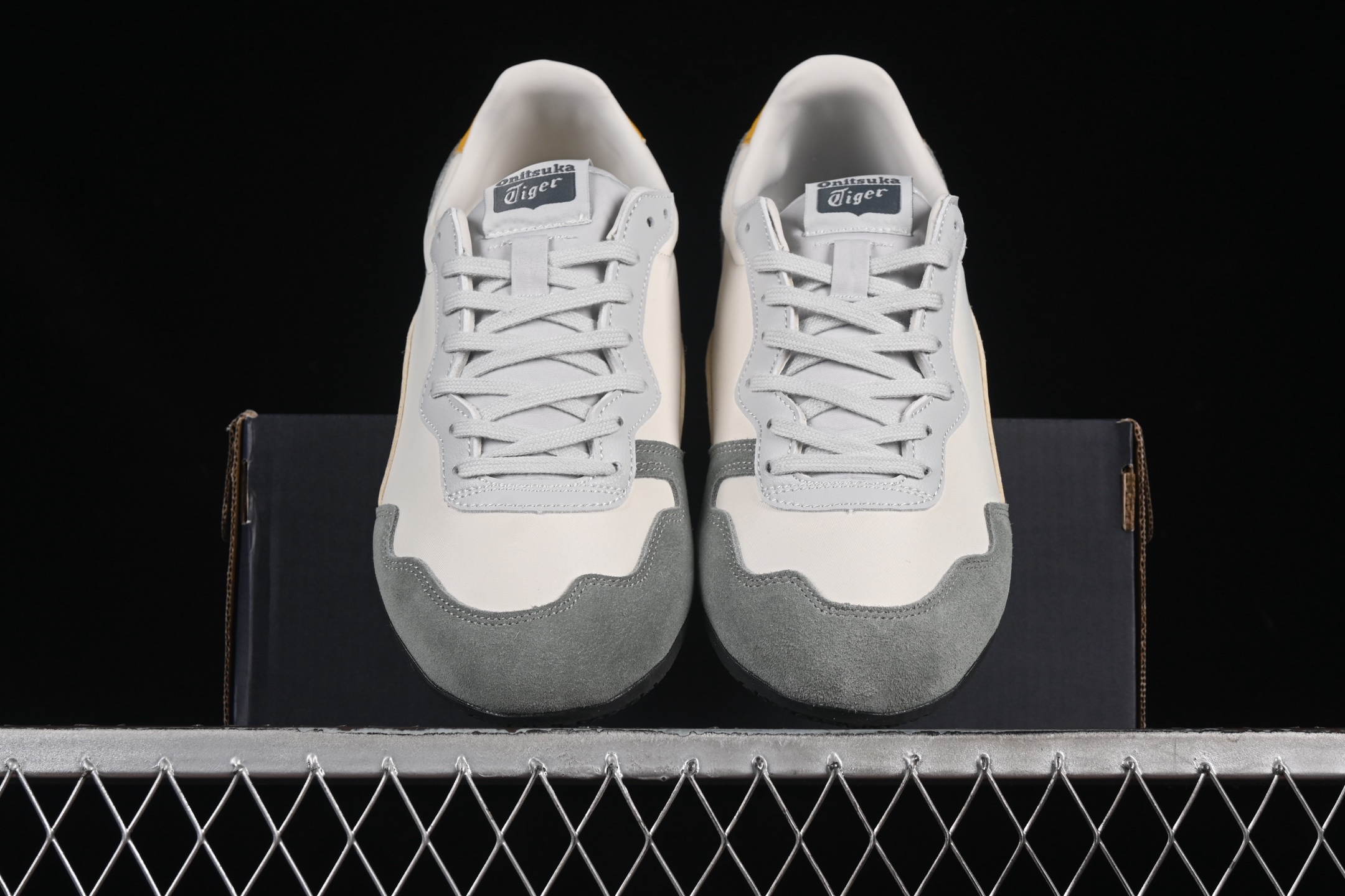  Onitsuka Serrano CL 鬼冢虎 透气舒适休闲鞋 1183B886-200
尺码：36