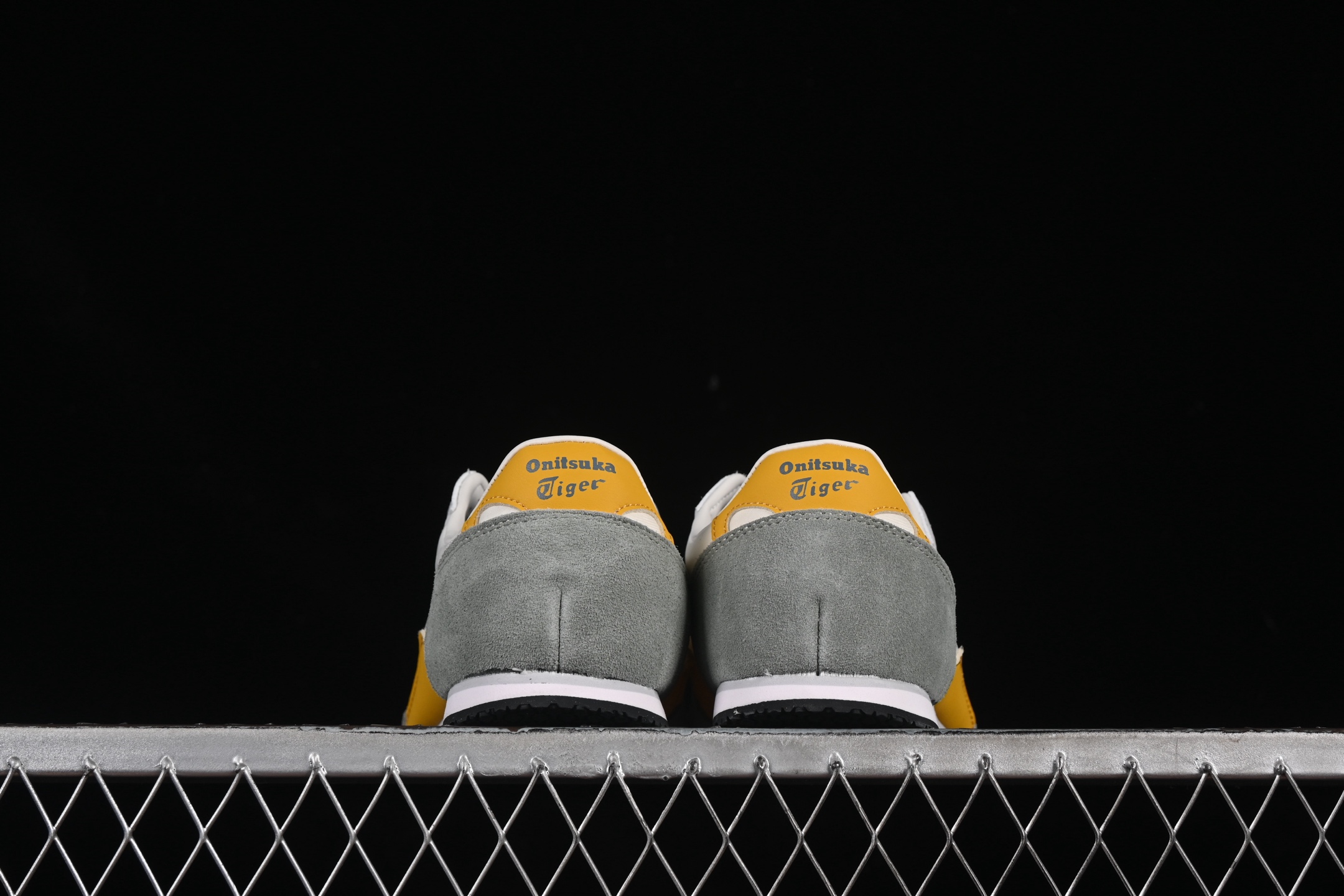  Onitsuka Serrano CL 鬼冢虎 透气舒适休闲鞋 1183B886-200
尺码：36