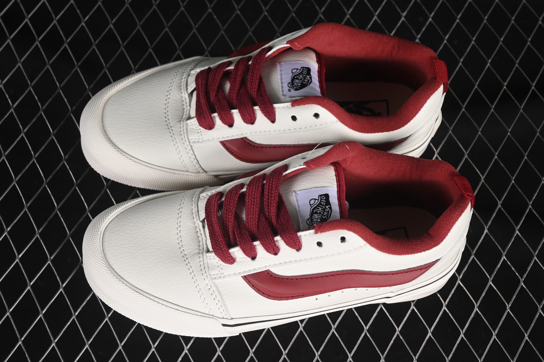 💰140纯原
Vans Knu Skool 万斯低帮复古休闲胖胖面包鞋 VN0009QCBLE
#工艺：硫化1:1（重量1:1、真标、原钢印、材质标、鞋型标、合格证）
尺码：35 36 36.5 37 38 38.5 39 40 40.5 41 42 42.5 43 44 M.C3