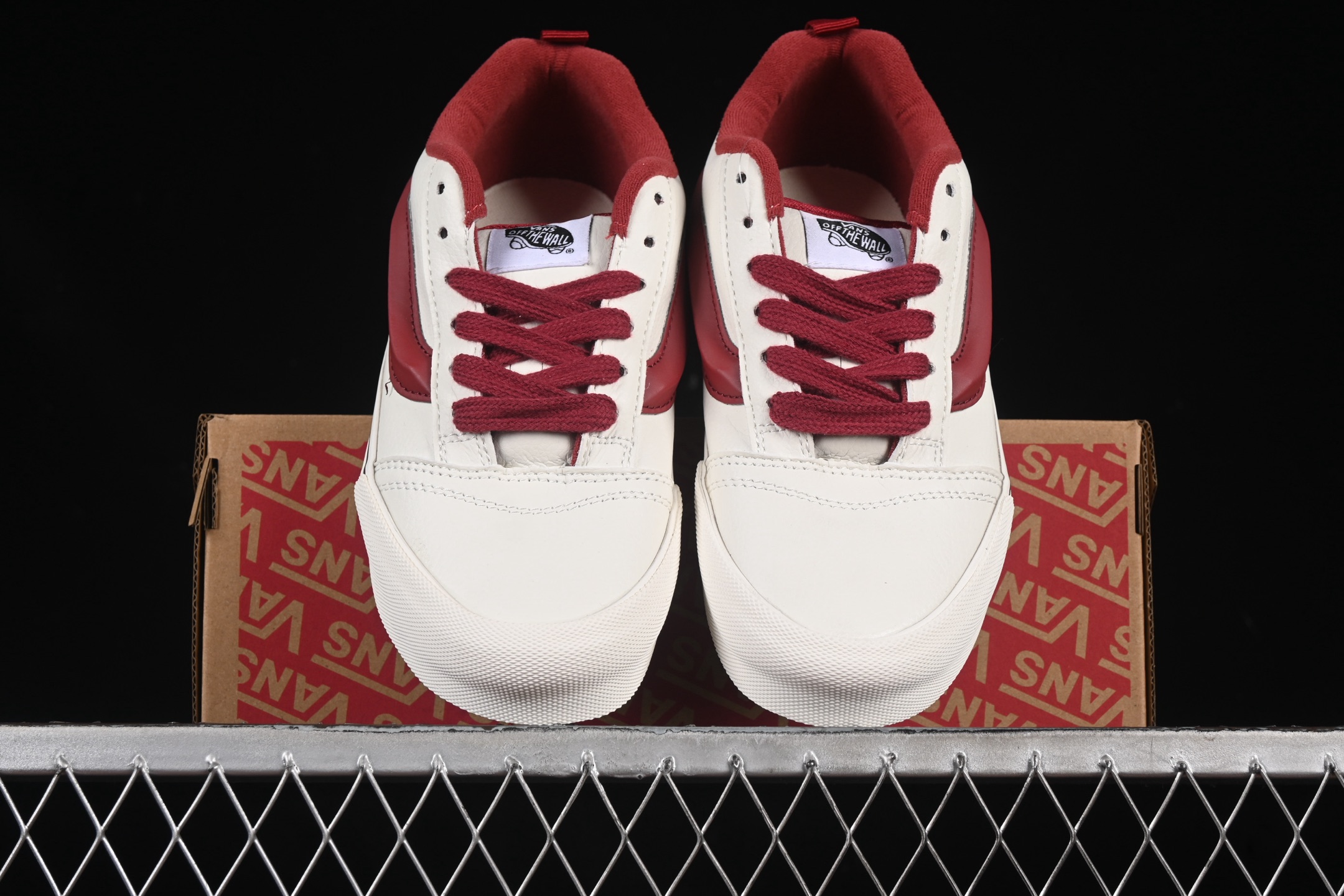 💰140纯原
Vans Knu Skool 万斯低帮复古休闲胖胖面包鞋 VN0009QCBLE
#工艺：硫化1:1（重量1:1、真标、原钢印、材质标、鞋型标、合格证）
尺码：35 36 36.5 37 38 38.5 39 40 40.5 41 42 42.5 43 44 M.C3
