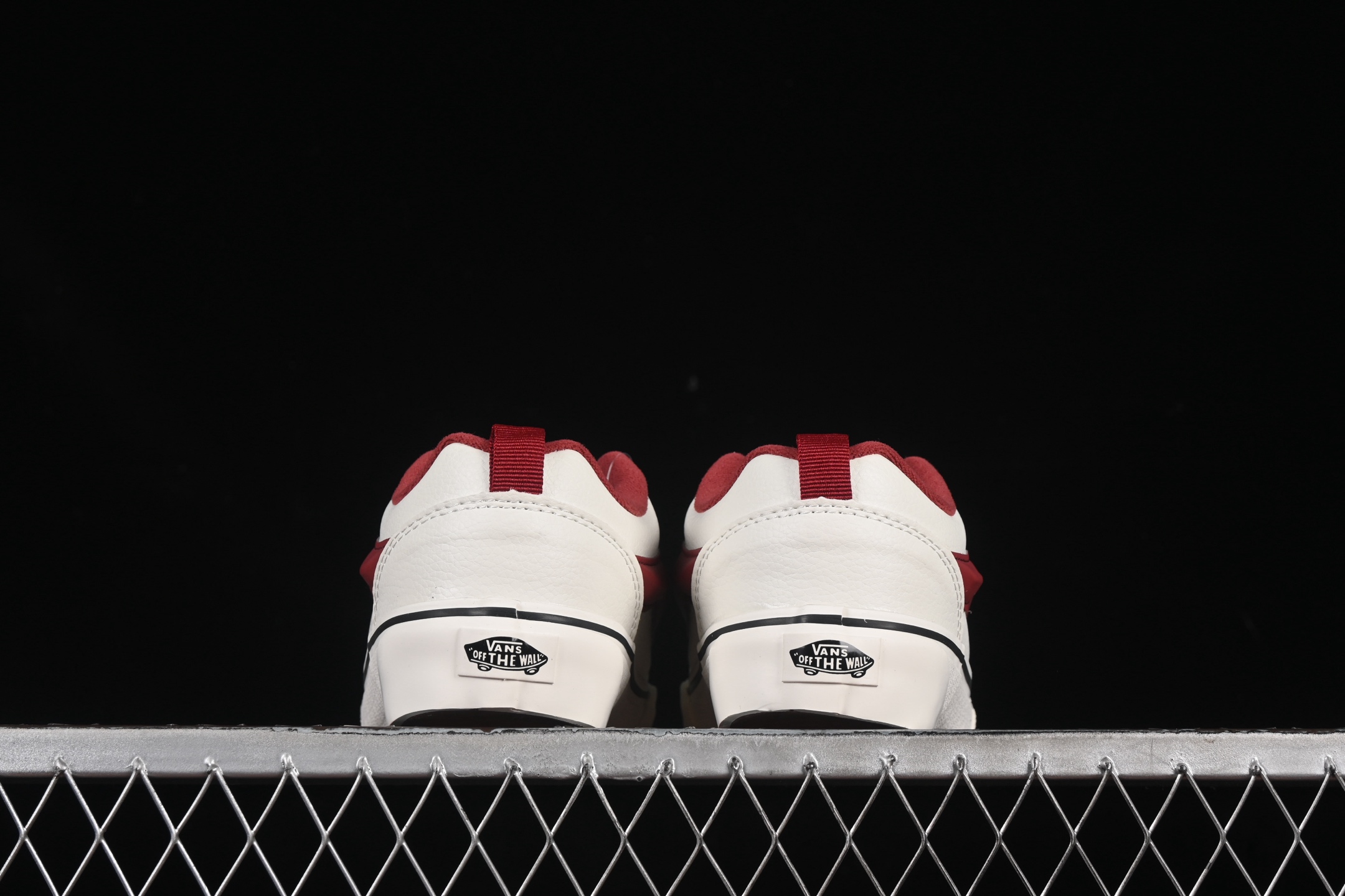 💰140纯原
Vans Knu Skool 万斯低帮复古休闲胖胖面包鞋 VN0009QCBLE
#工艺：硫化1:1（重量1:1、真标、原钢印、材质标、鞋型标、合格证）
尺码：35 36 36.5 37 38 38.5 39 40 40.5 41 42 42.5 43 44 M.C3