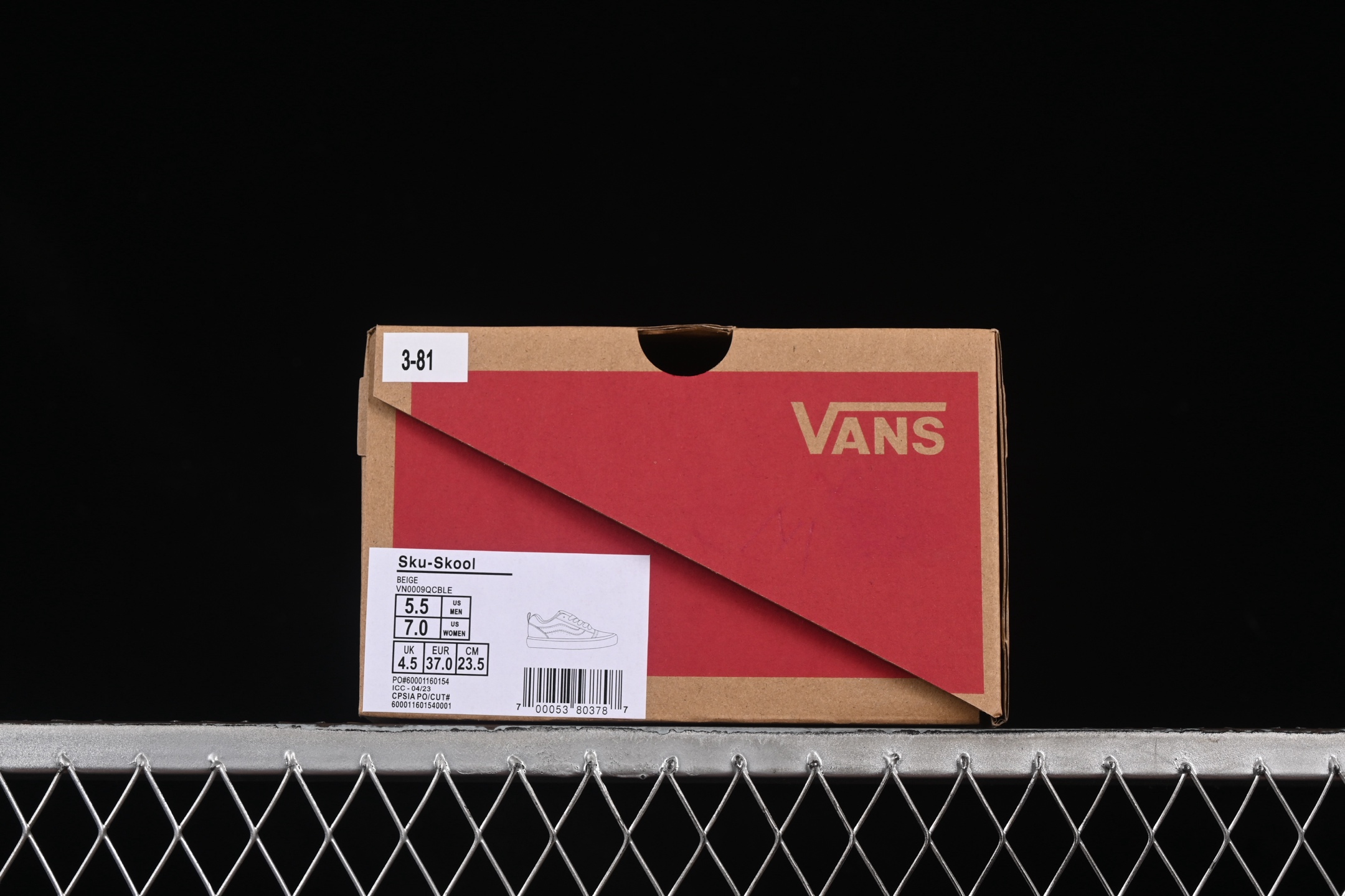 💰140纯原
Vans Knu Skool 万斯低帮复古休闲胖胖面包鞋 VN0009QCBLE
#工艺：硫化1:1（重量1:1、真标、原钢印、材质标、鞋型标、合格证）
尺码：35 36 36.5 37 38 38.5 39 40 40.5 41 42 42.5 43 44 M.C3