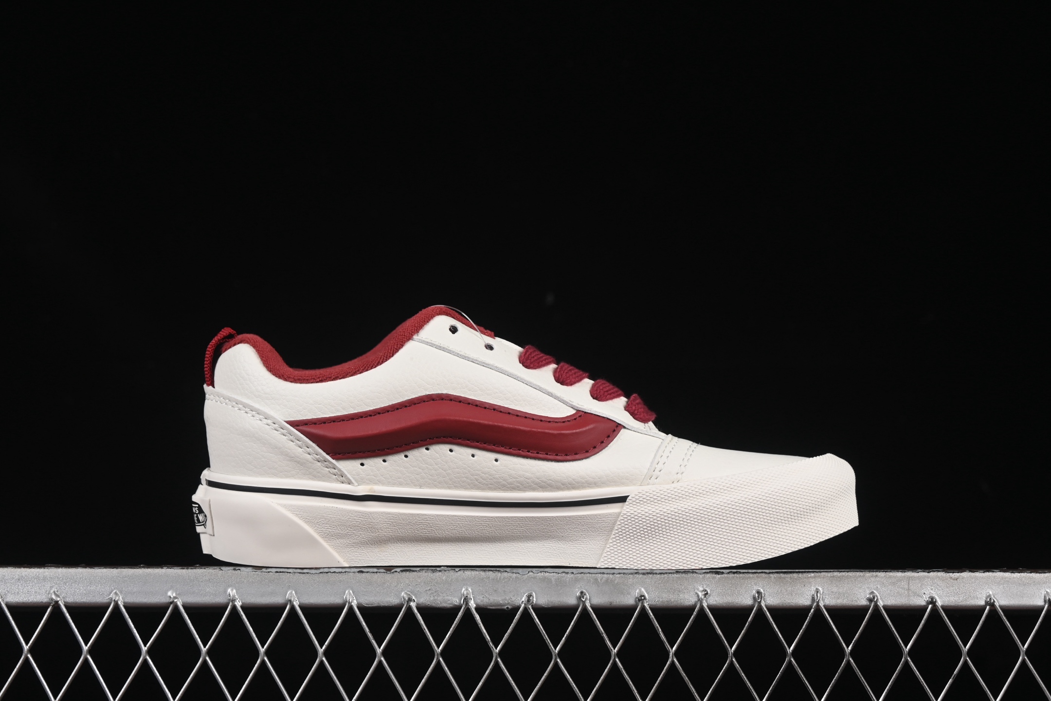 💰140纯原
Vans Knu Skool 万斯低帮复古休闲胖胖面包鞋 VN0009QCBLE
#工艺：硫化1:1（重量1:1、真标、原钢印、材质标、鞋型标、合格证）
尺码：35 36 36.5 37 38 38.5 39 40 40.5 41 42 42.5 43 44 M.C3