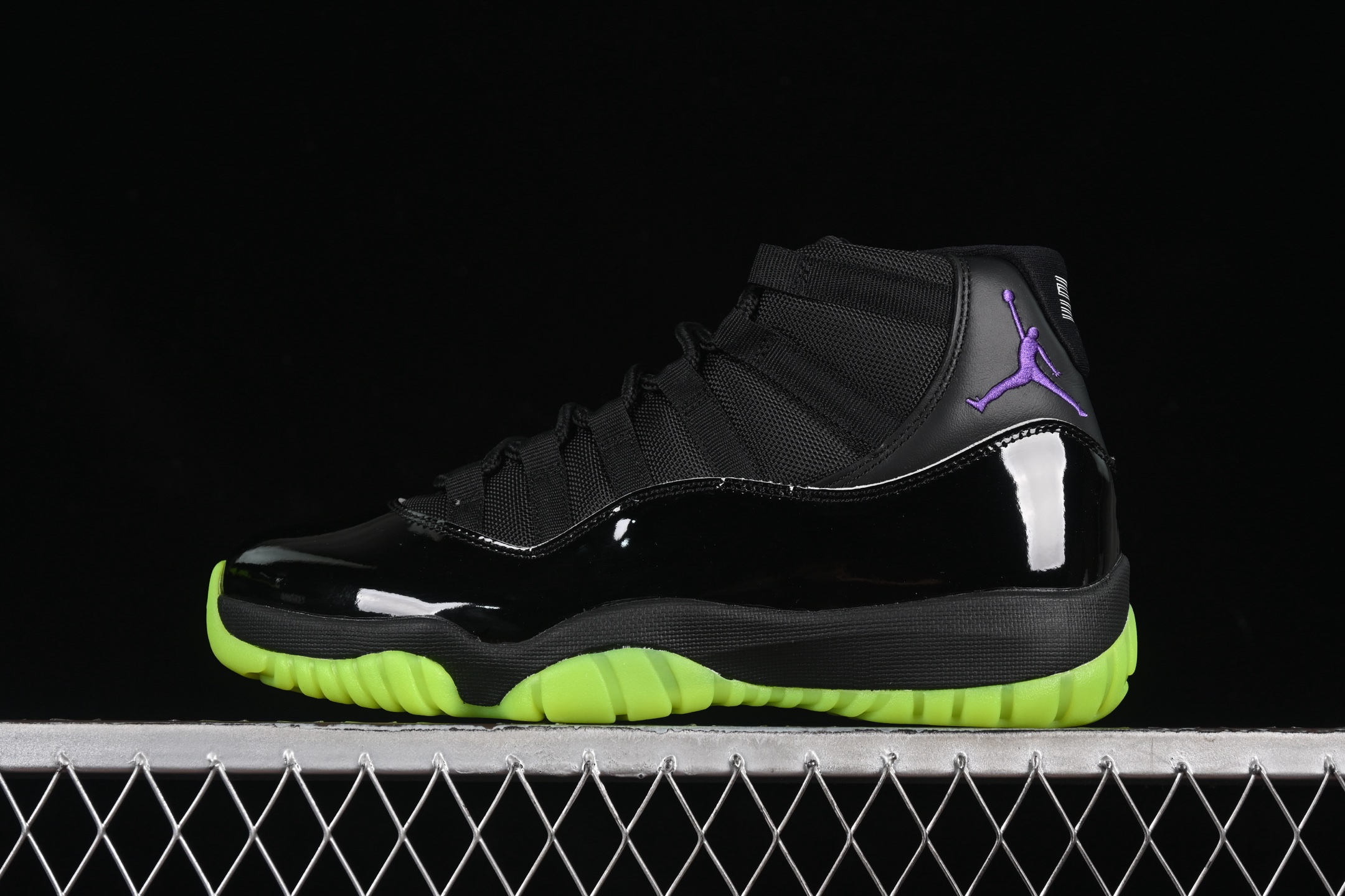  Air Jordan 11 Retro AJ11 乔11黑牛油果绿 CT8012-003
尺码：40