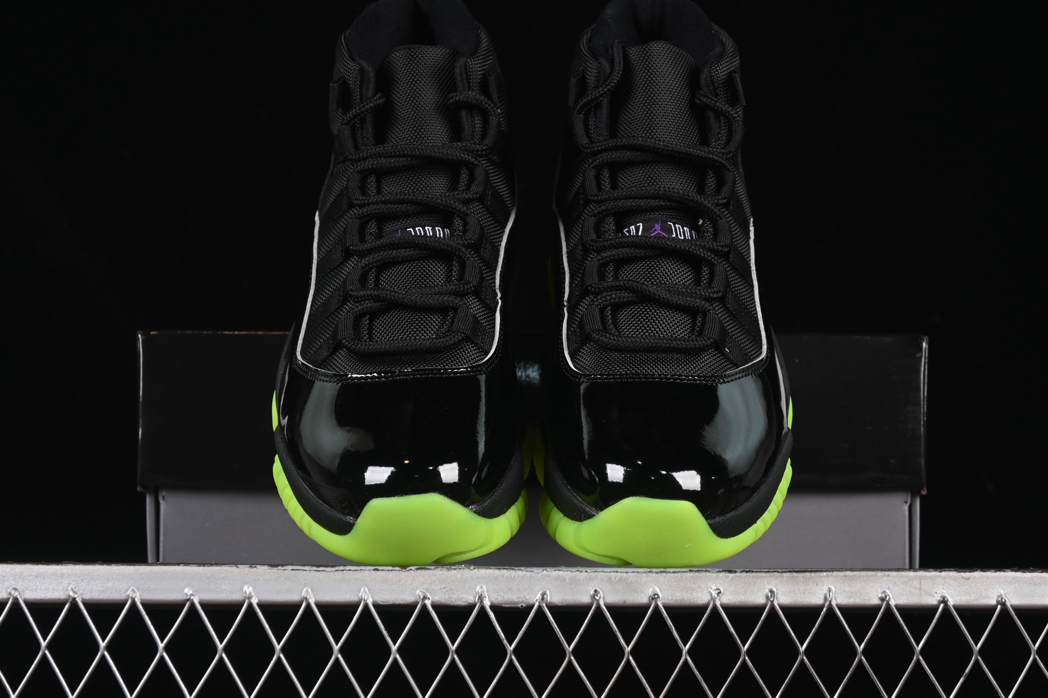  Air Jordan 11 Retro AJ11 乔11黑牛油果绿 CT8012-003
尺码：40