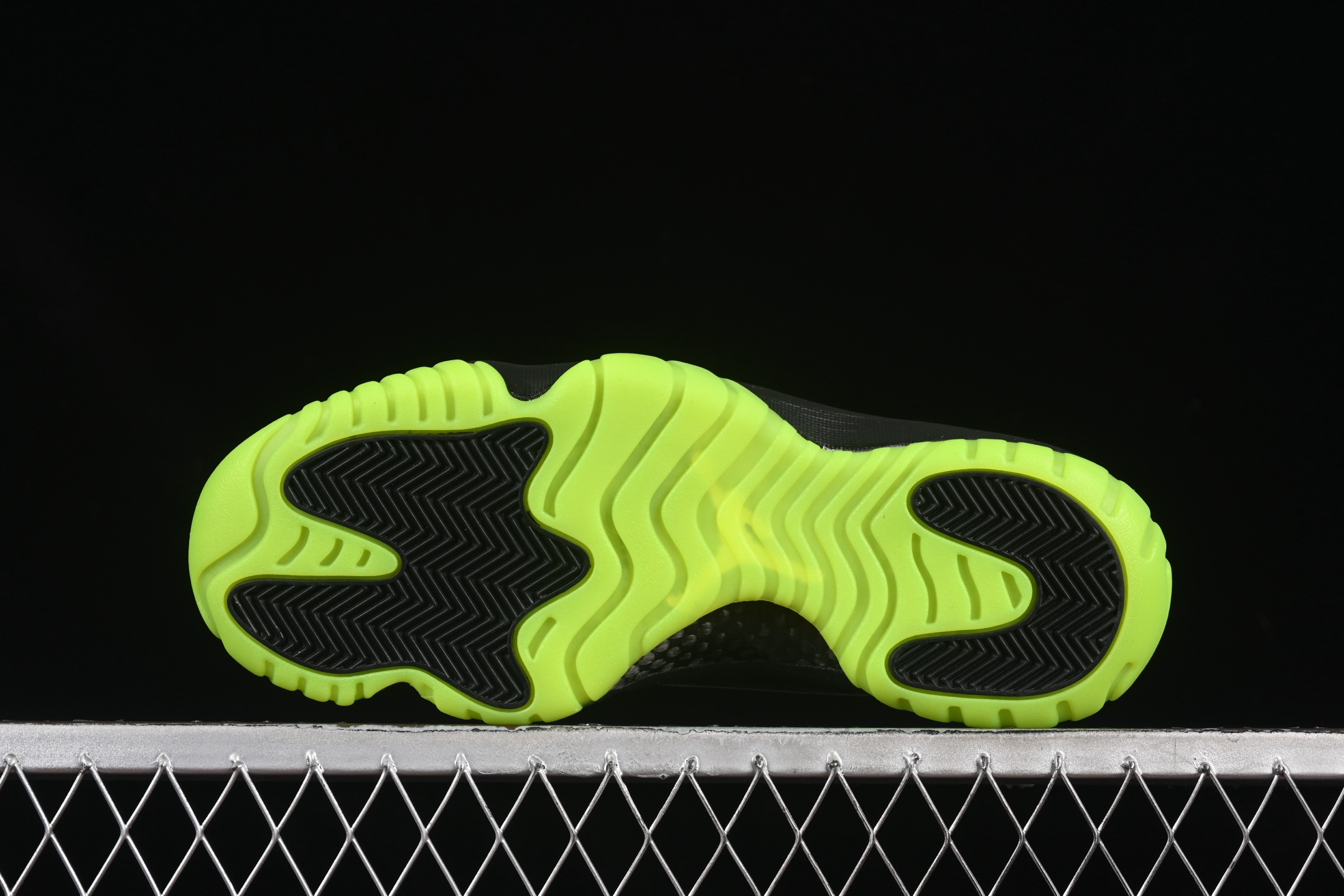  Air Jordan 11 Retro AJ11 乔11黑牛油果绿 CT8012-003
尺码：40