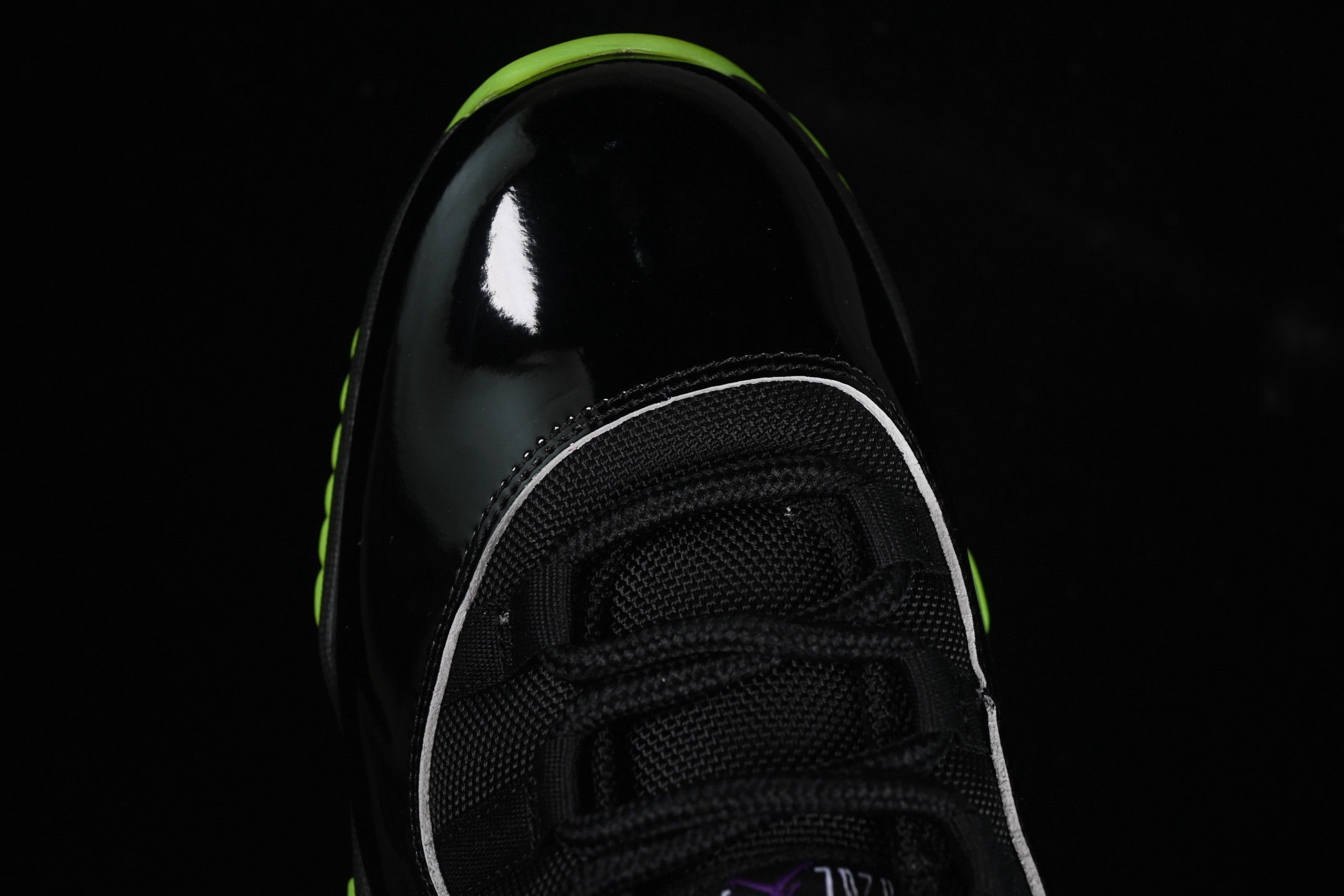  Air Jordan 11 Retro AJ11 乔11黑牛油果绿 CT8012-003
尺码：40