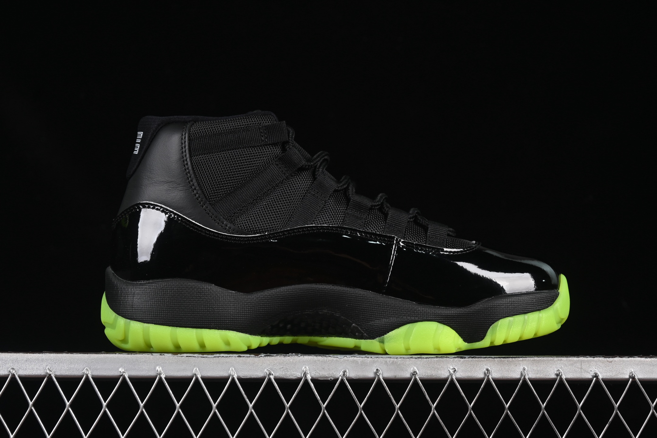  Air Jordan 11 Retro AJ11 乔11黑牛油果绿 CT8012-003
尺码：40