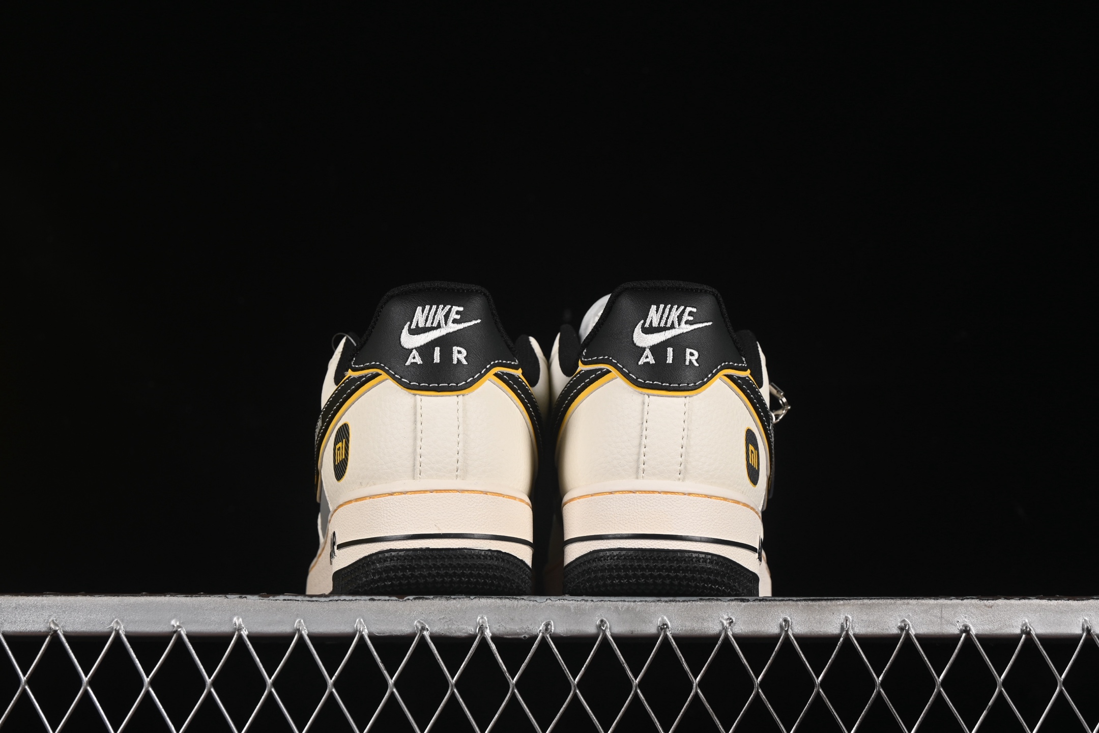 💰300纯原
Nike Air Force 1'07 Low 小米联名 Su7-Ultra 空军一号低帮休闲板鞋 XX3168-165
#原楦头原纸板 原装鞋盒 定制五金配件 内置全掌气垫 原厂鞋底
尺码:36 36.5 37.5 38 38.5 39 40 40.5 41 42 42.5 43 44 44.5 45 9.D4