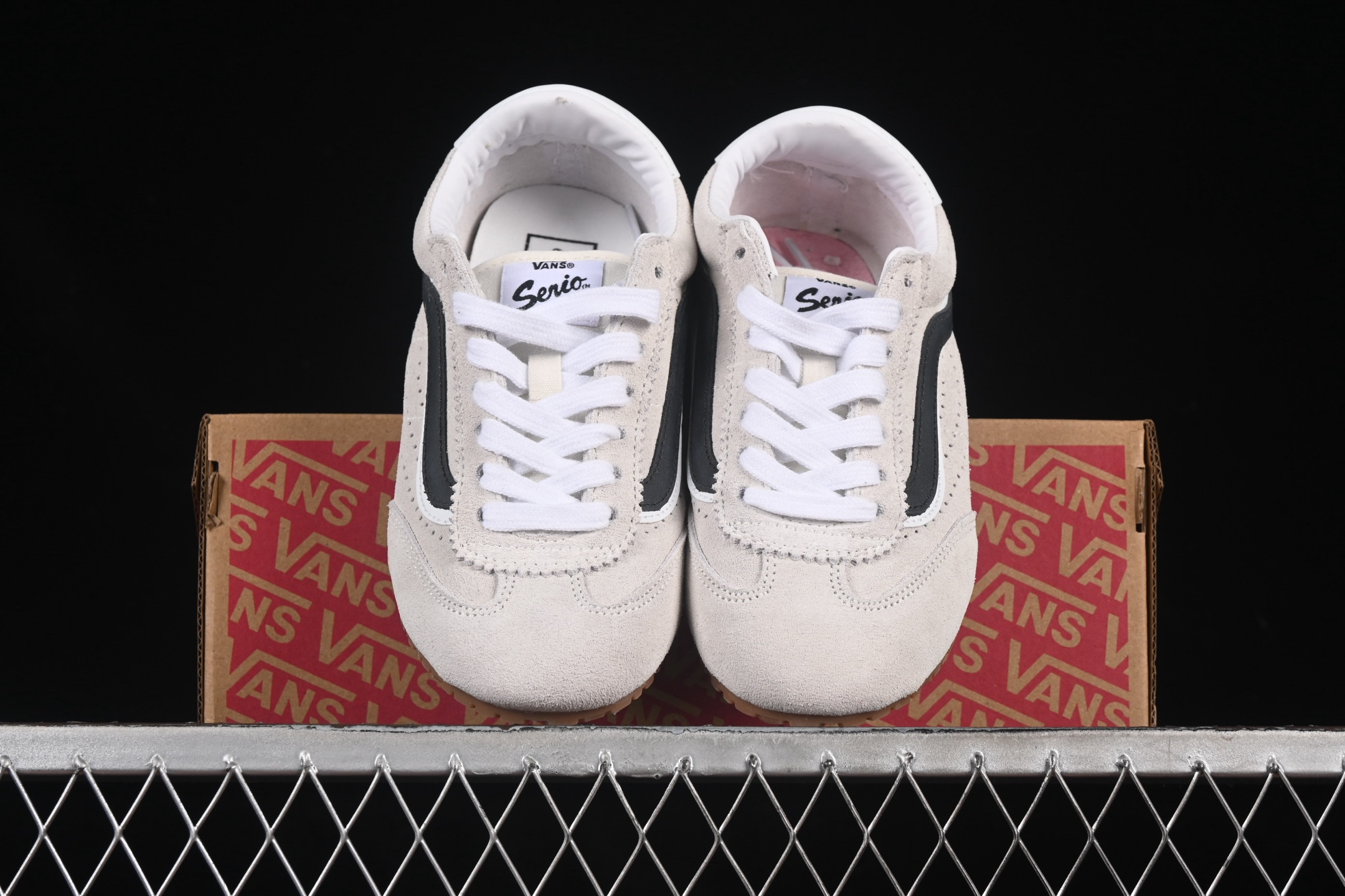 💰140纯原
 Vans Super Lowpro 万斯复古时尚舒适百搭休闲板鞋 VN000D83CCZ
尺码：35 36 36.5 37 38 38.5 39 40 40.5 41 42 42.5 43 44 M.C3