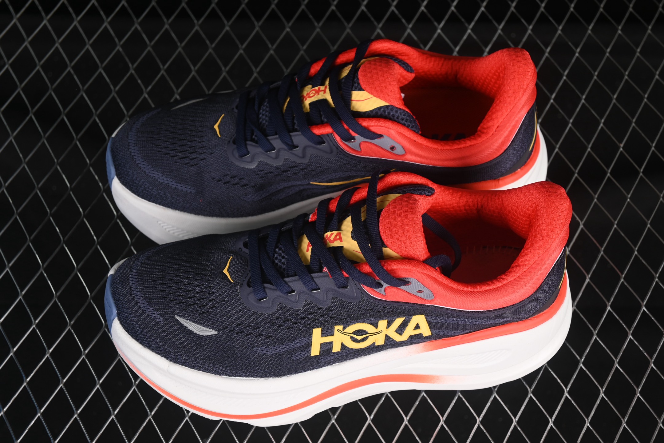 💰220纯原
HOKA ONE ONE Bondi 9 机能缓震跑鞋 1162011 VLD
#鞋面部分采用工程网眼面料,可以确保必要的透气性能。使用了全新的莱卡橡筋,这大大提升了鞋面的硬度,由此增加鞋面的支撑性能。后掌33mm、前掌29mm的超厚Soft EVA中底,比传统的EVA材料还要柔软30%
尺码:36 37 38 39 40 40.5 41 42 42.5 43 44 44.5 45 G.D4