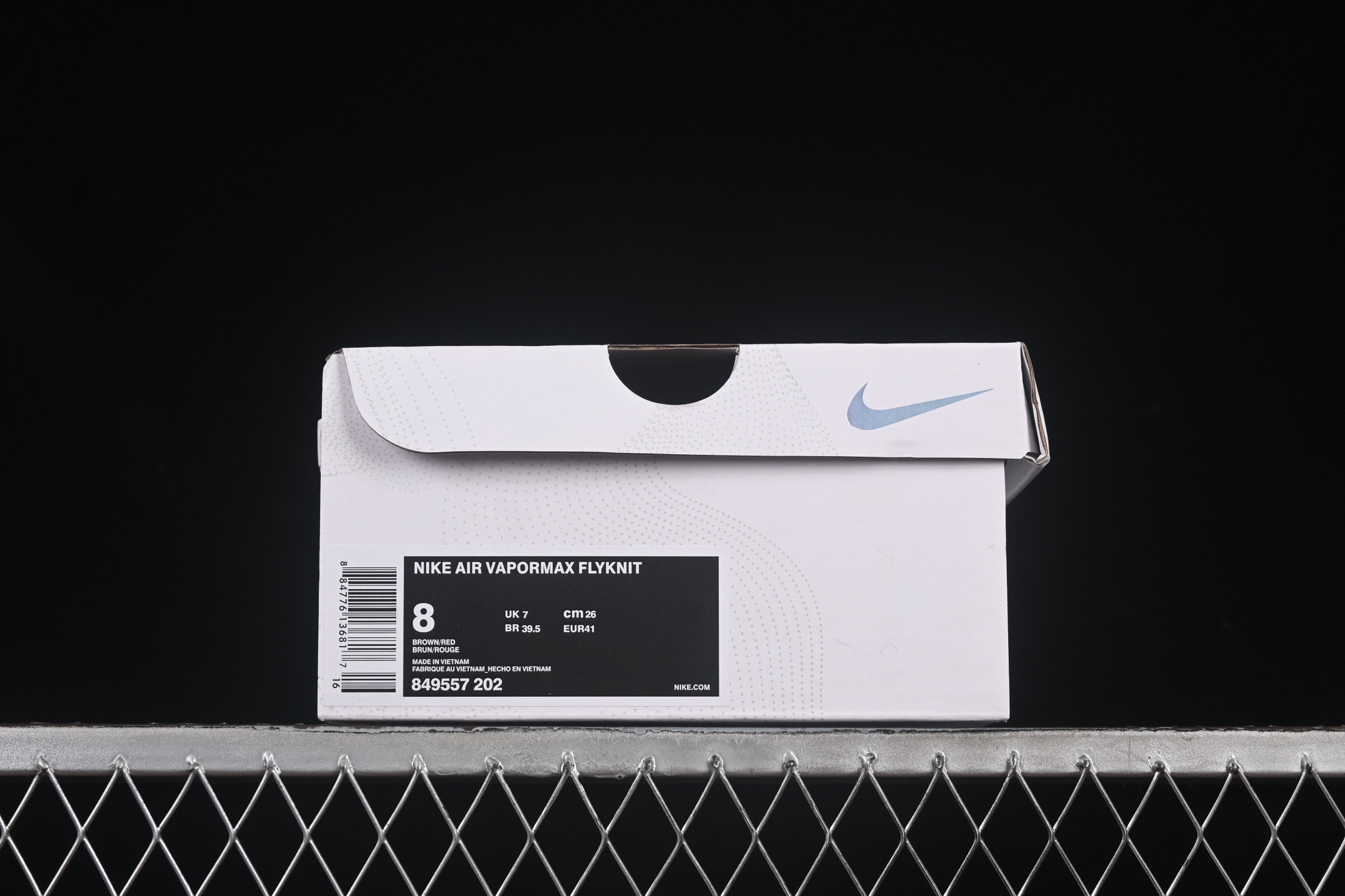💰260纯原
 Nk Vapormax Flyknit 耐克飞织透气休闲全掌大气垫跑鞋 849557-202
#鞋款鞋面依然采用Flyknit材质提供出色的舒适度和透气性。除了外底的纹路有所变化之外，这一代在前掌外侧气垫上还带有Mini Swoosh，与鞋侧的Swoosh有了更多的呼应感。
尺码：35.5 36 36.5 37.5 38 38.5 39 40 40.5 41 42 42.5 43 44 44.5 45 46 47.5 X.D4
