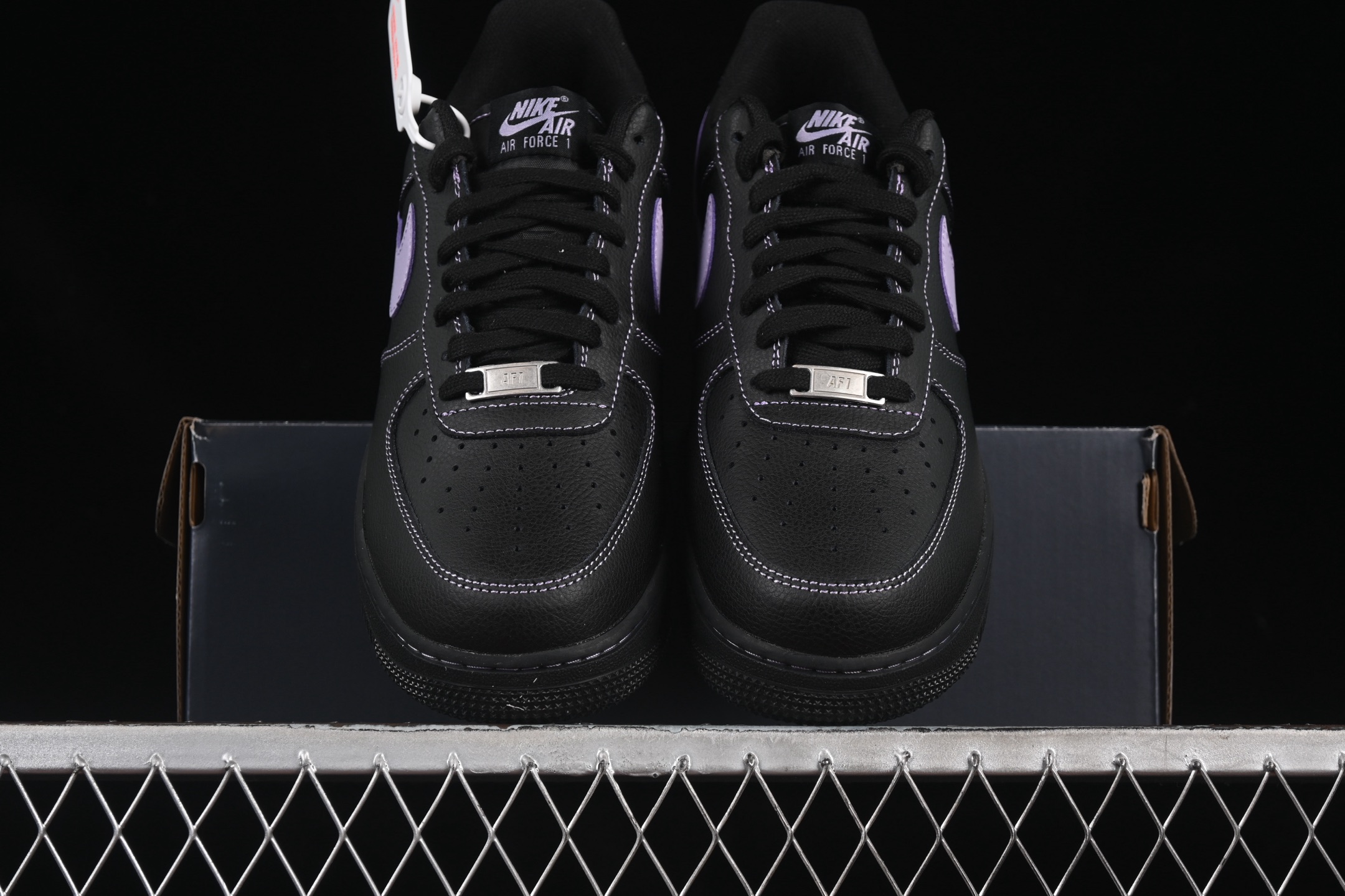 💰240纯原
 Nike Air Force 1'07 Low 全黑紫勾 空军一号低帮休闲板鞋 HQ2037-001
#原楦头原纸板 原装鞋盒 定制五金配件 内置全掌气垫 原厂鞋底
尺码：36 36.5 37.5 38 38.5 39 40 40.5 41 42 42.5 43 44 44.5 45 K.D4